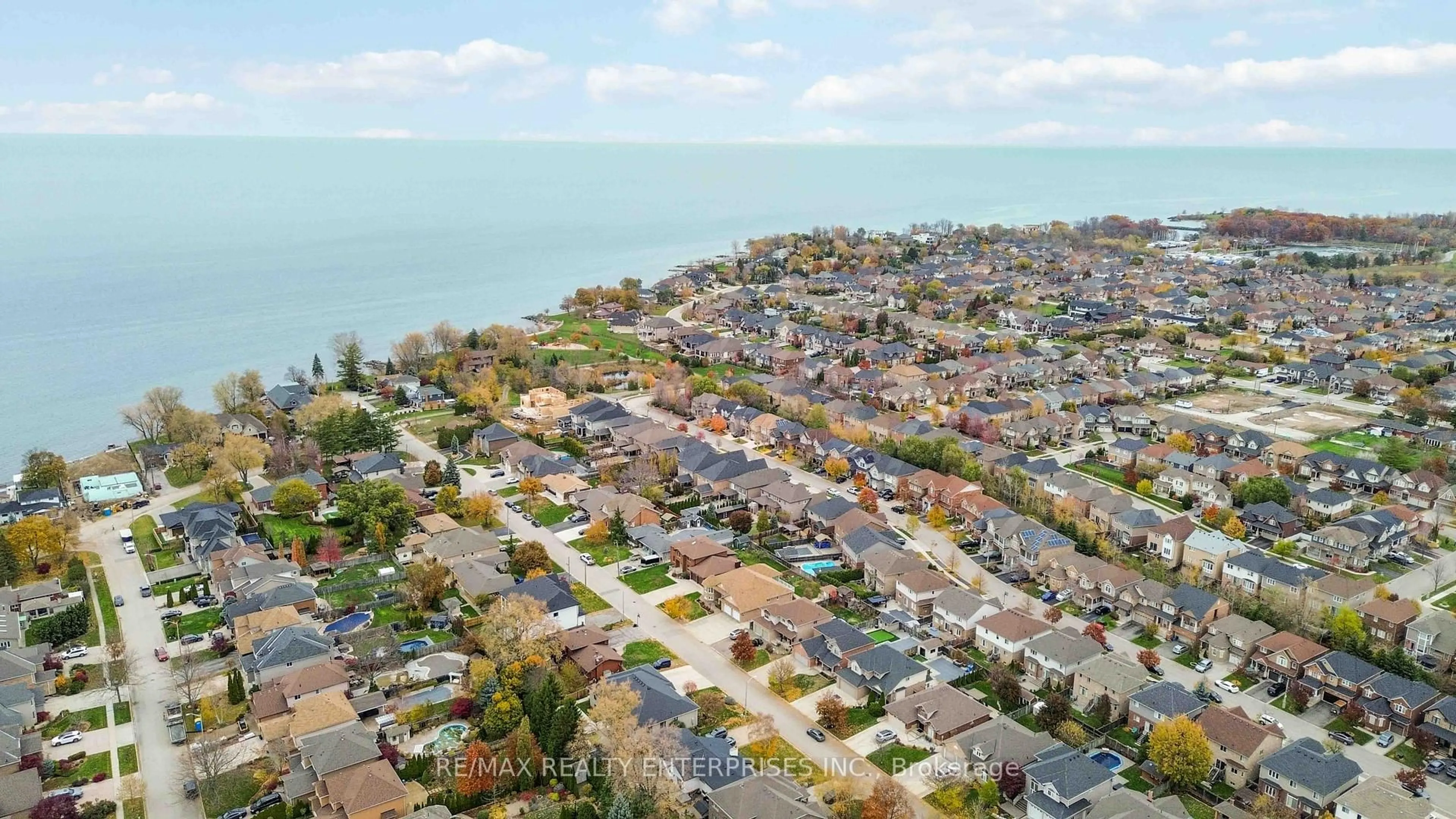 A pic from outside/outdoor area/front of a property/back of a property/a pic from drone, street for 59 Creanona Blvd, Hamilton Ontario L8E 5T2