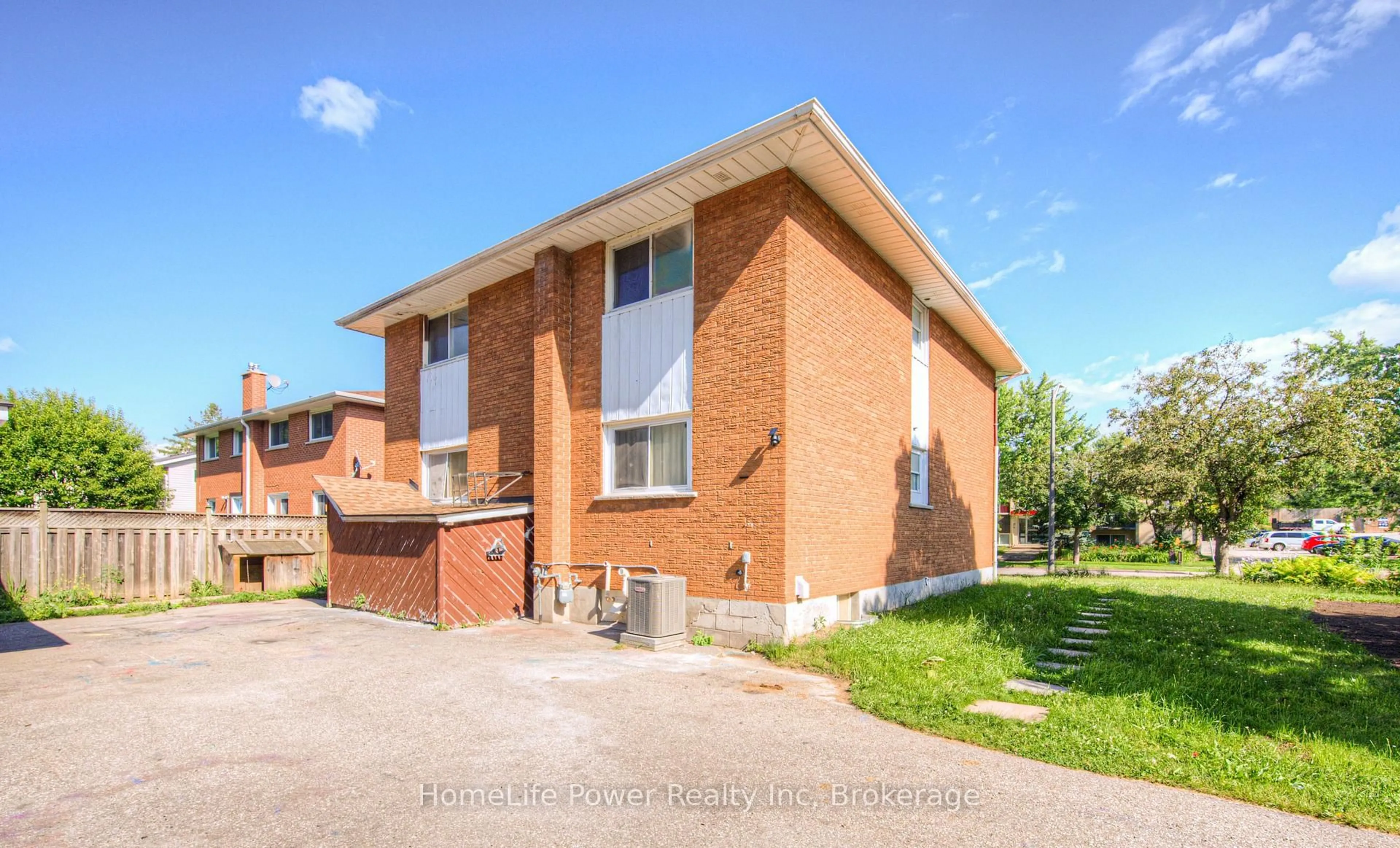 Home with brick exterior material, building for 100 WESTWOOD Rd, Kitchener Ontario N2M 2K6