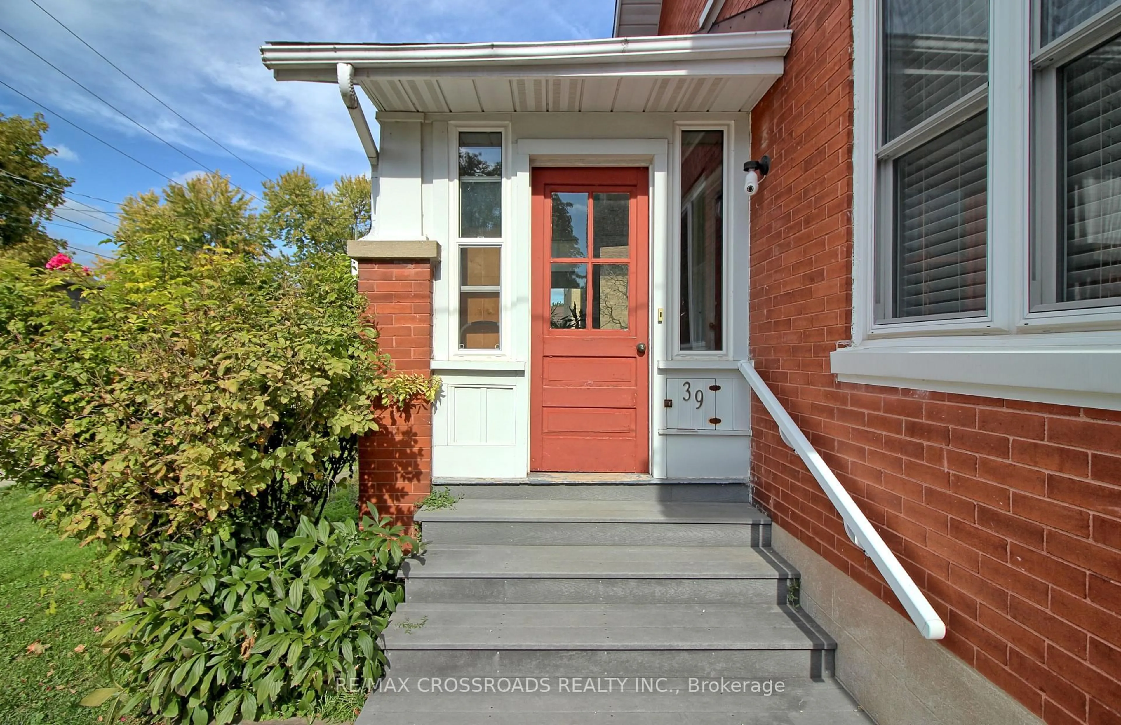 Unknown for 39 Young St, Woolwich Ontario N0B 2N0