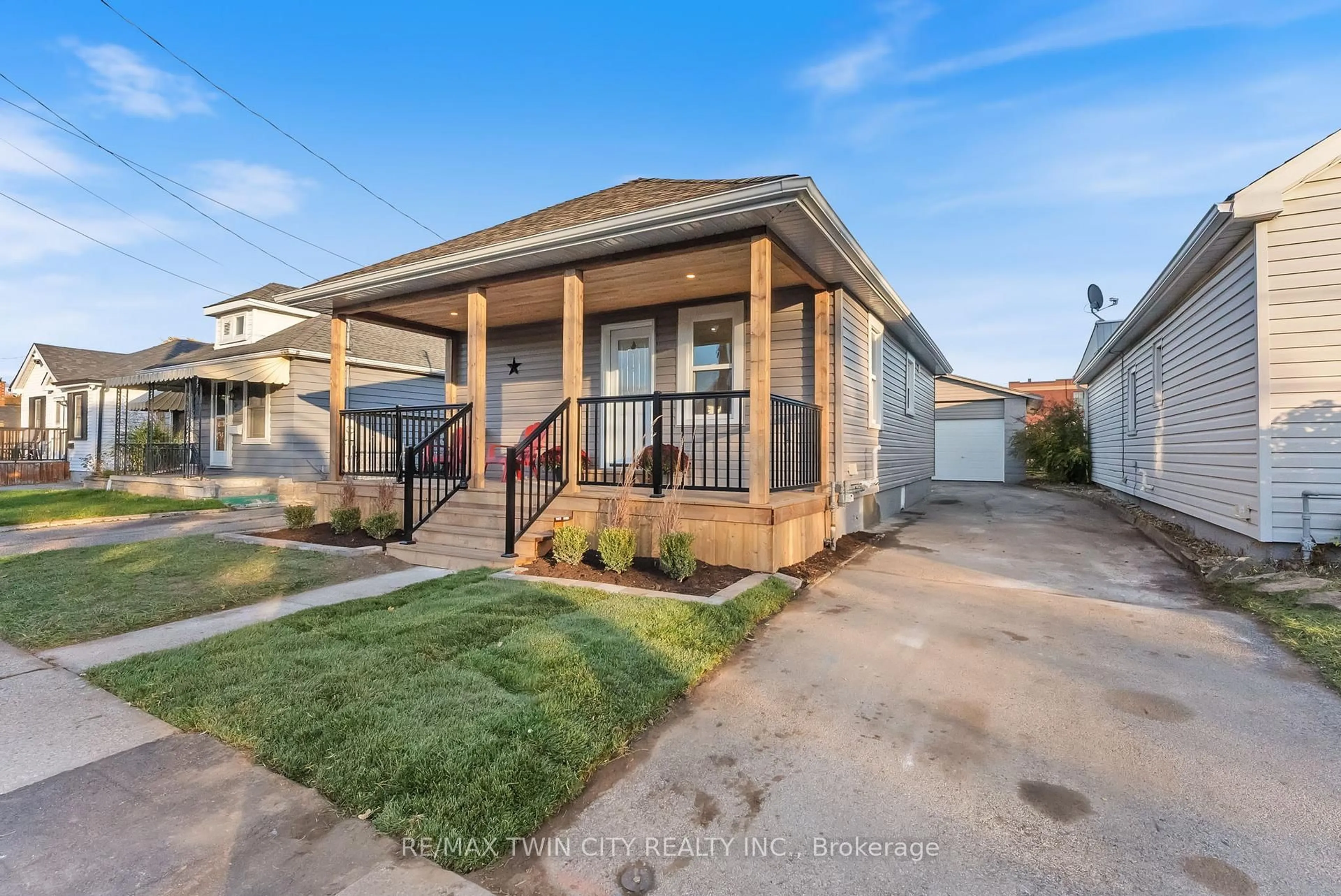 Unknown for 25 Dundee St, Brantford Ontario N3R 4M2