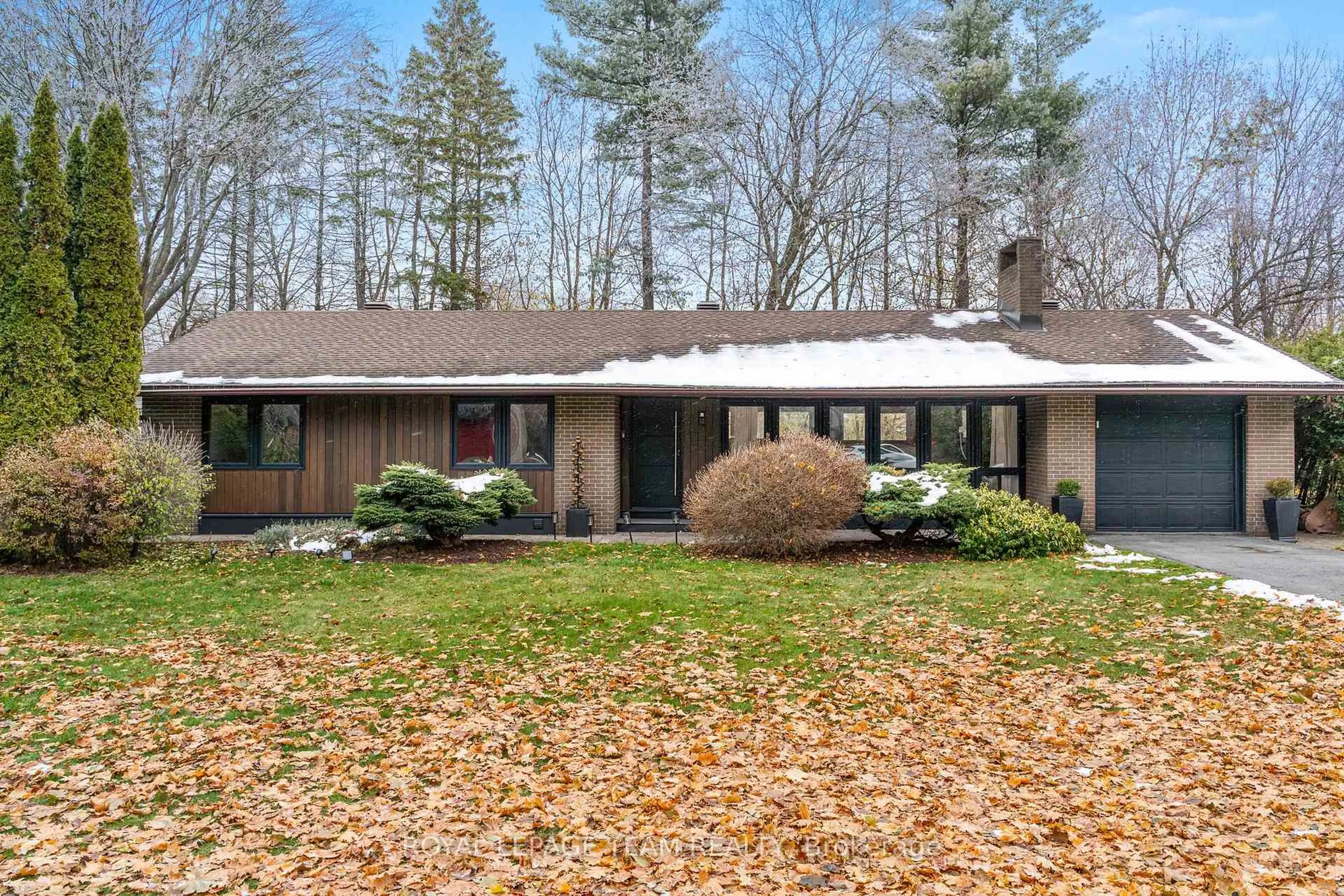 Home with vinyl exterior material, unknown for 15 Leacock Dr, Ottawa Ontario K2K 1R6