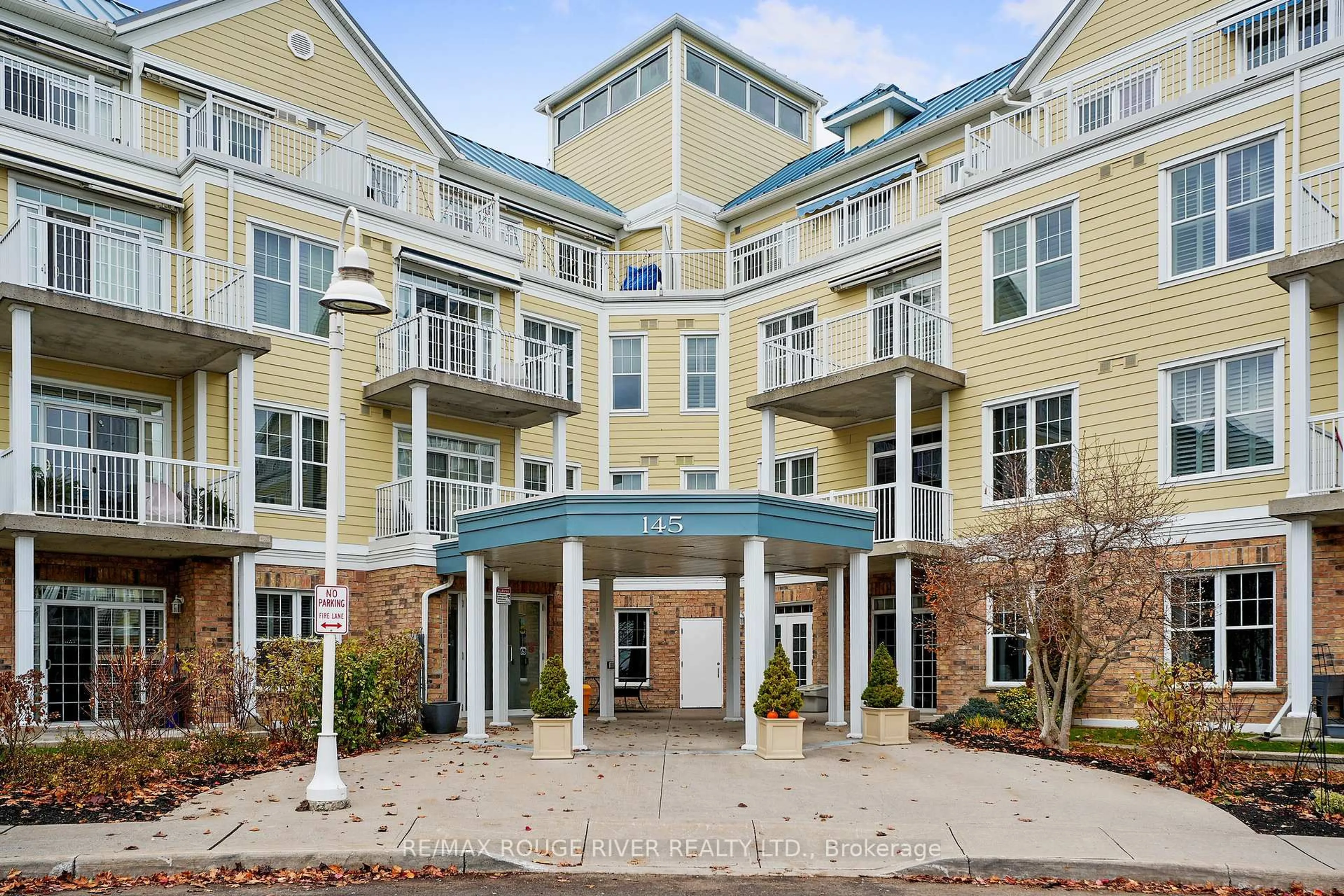 Indoor foyer for 145 Third St #309, Cobourg Ontario K9A 5X1