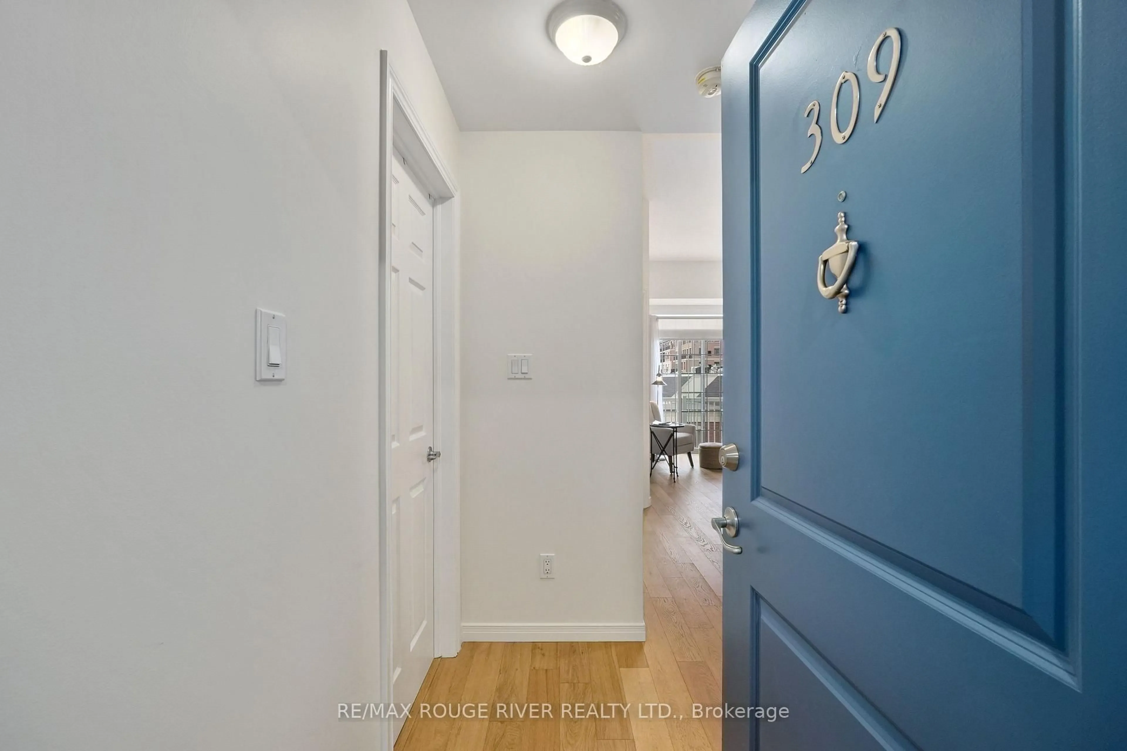 Indoor entryway for 145 Third St #309, Cobourg Ontario K9A 5X1