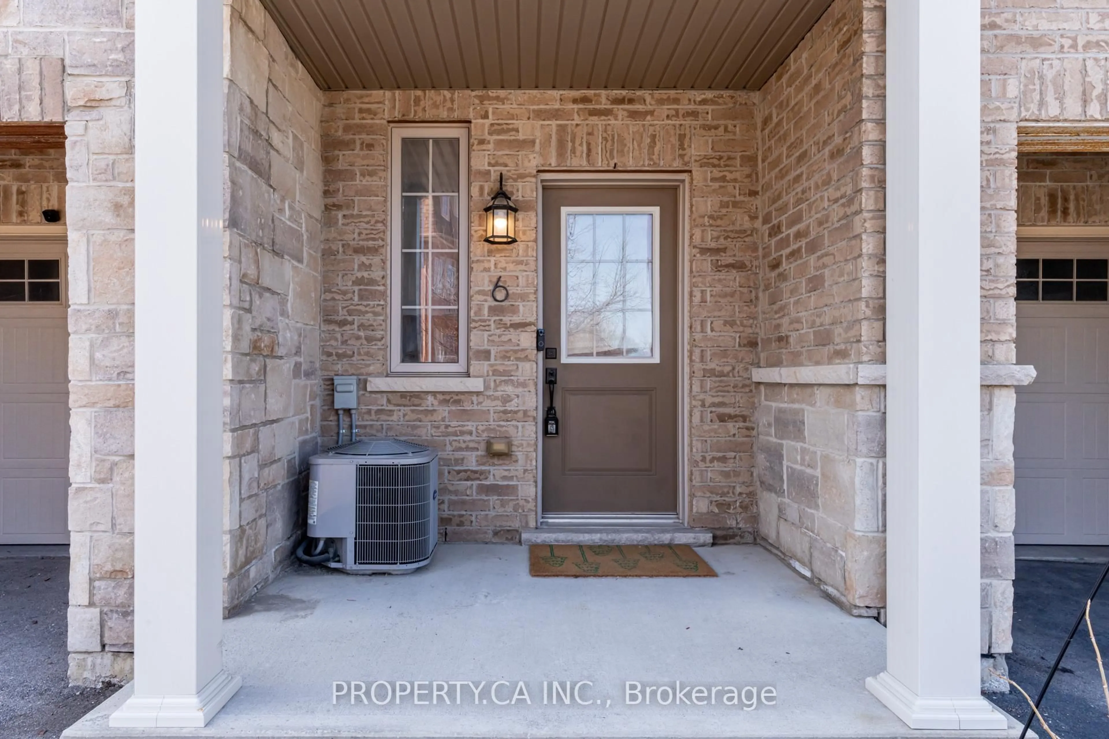 Indoor entryway for 11 Stockbridge Gdns #6, Hamilton Ontario L8J 0H5