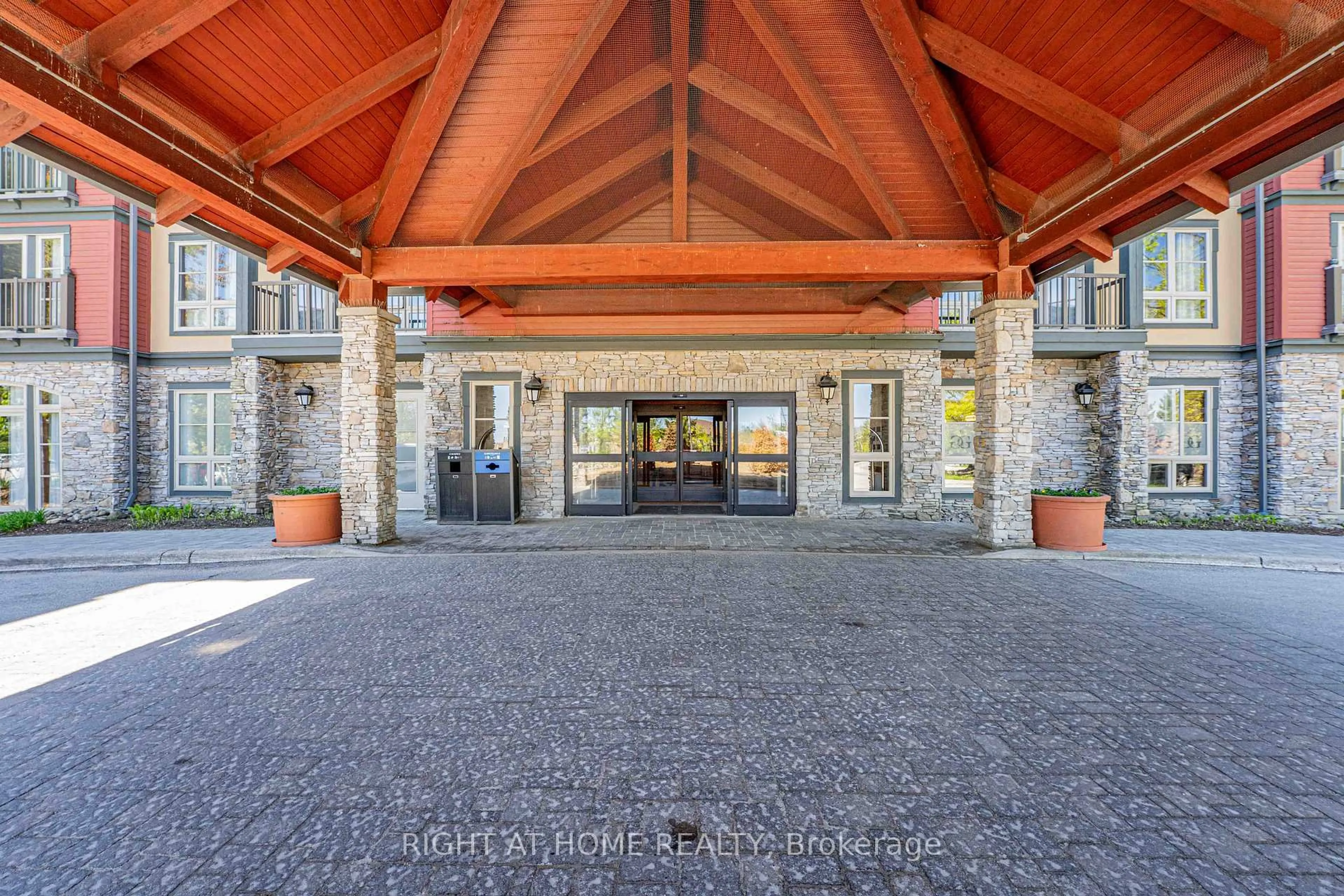 Indoor foyer for 156 Jozo Weider Blvd #437, Blue Mountains Ontario L9Y 0V2