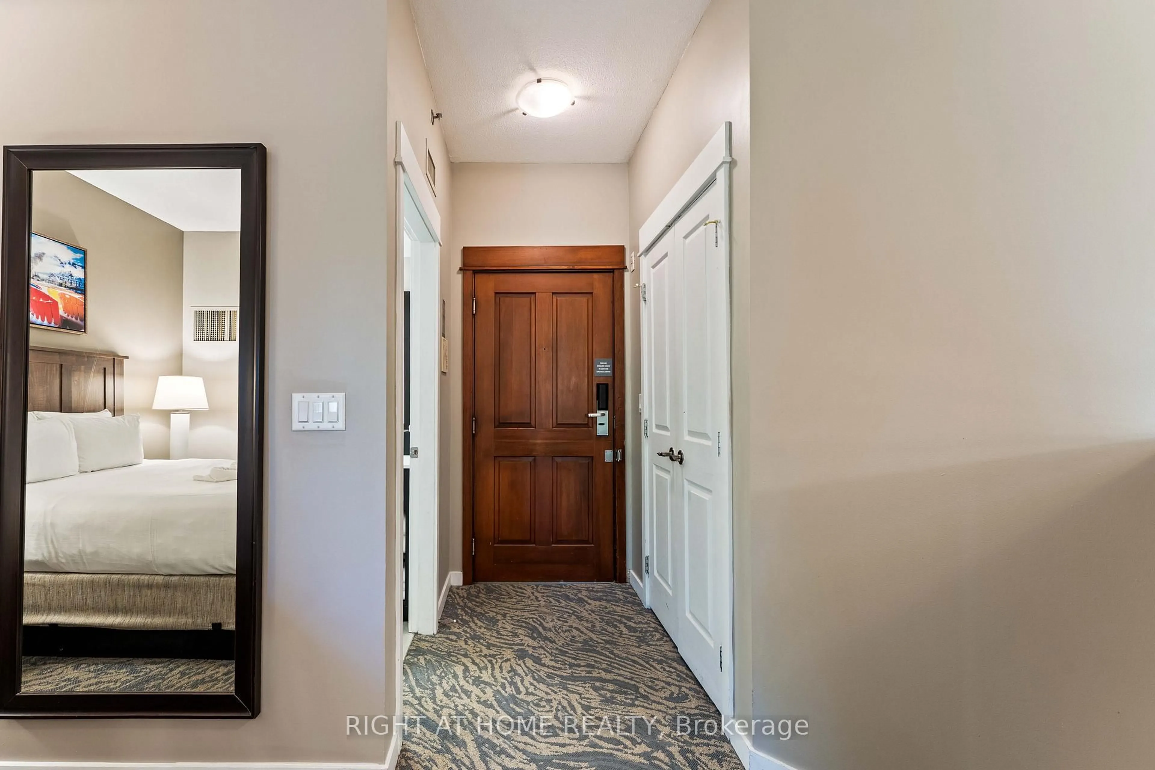 Indoor entryway for 156 Jozo Weider Blvd #437, Blue Mountains Ontario L9Y 0V2