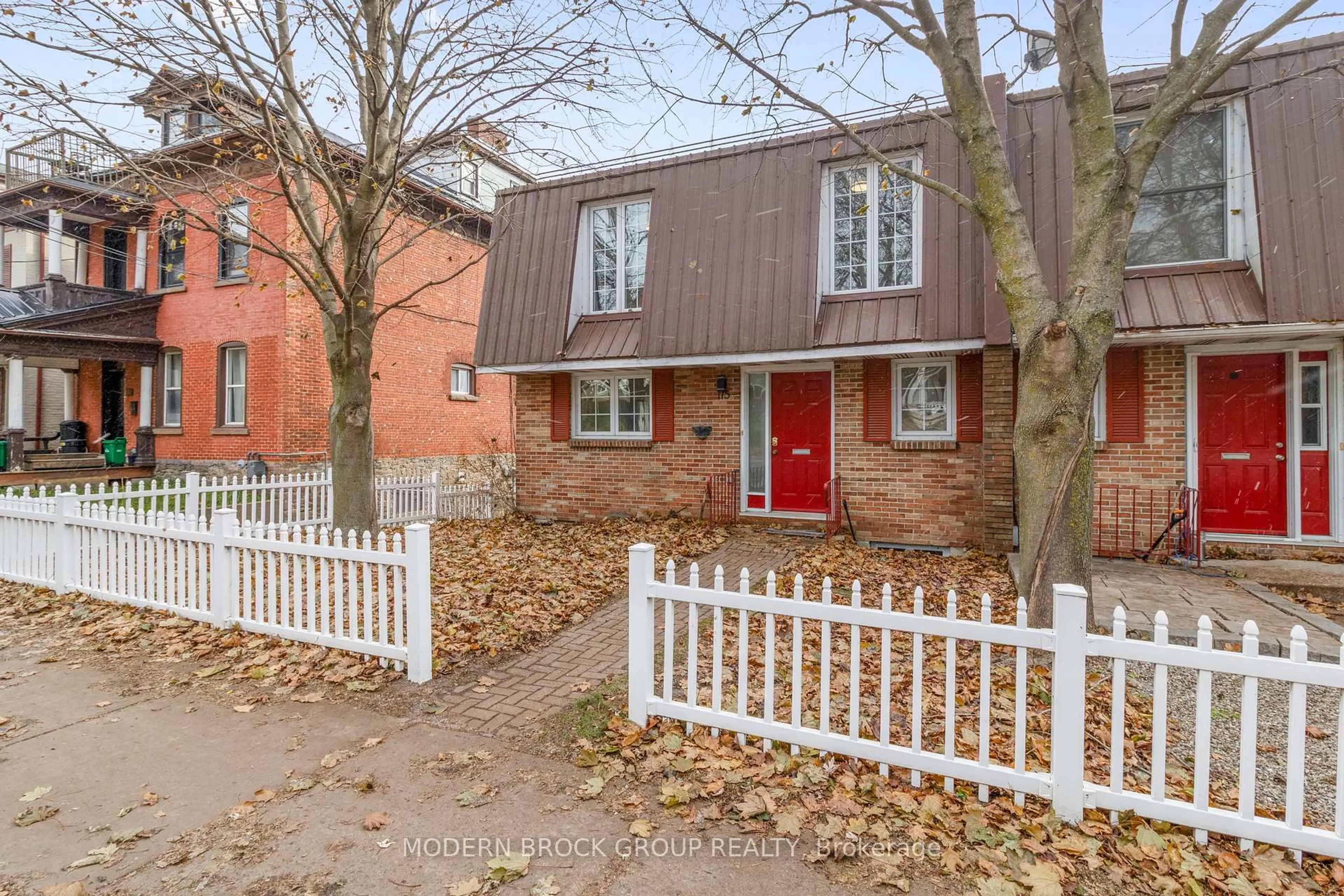 Home with brick exterior material, street for 115 King St, Brockville Ontario K6V 1B7