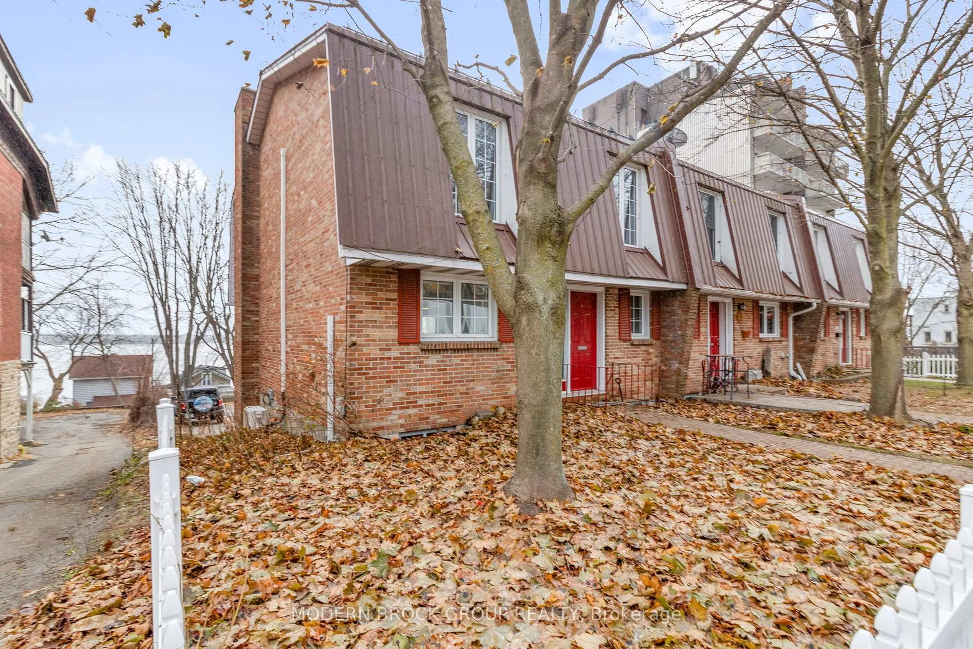 Home with brick exterior material, street for 115 King St, Brockville Ontario K6V 1B7