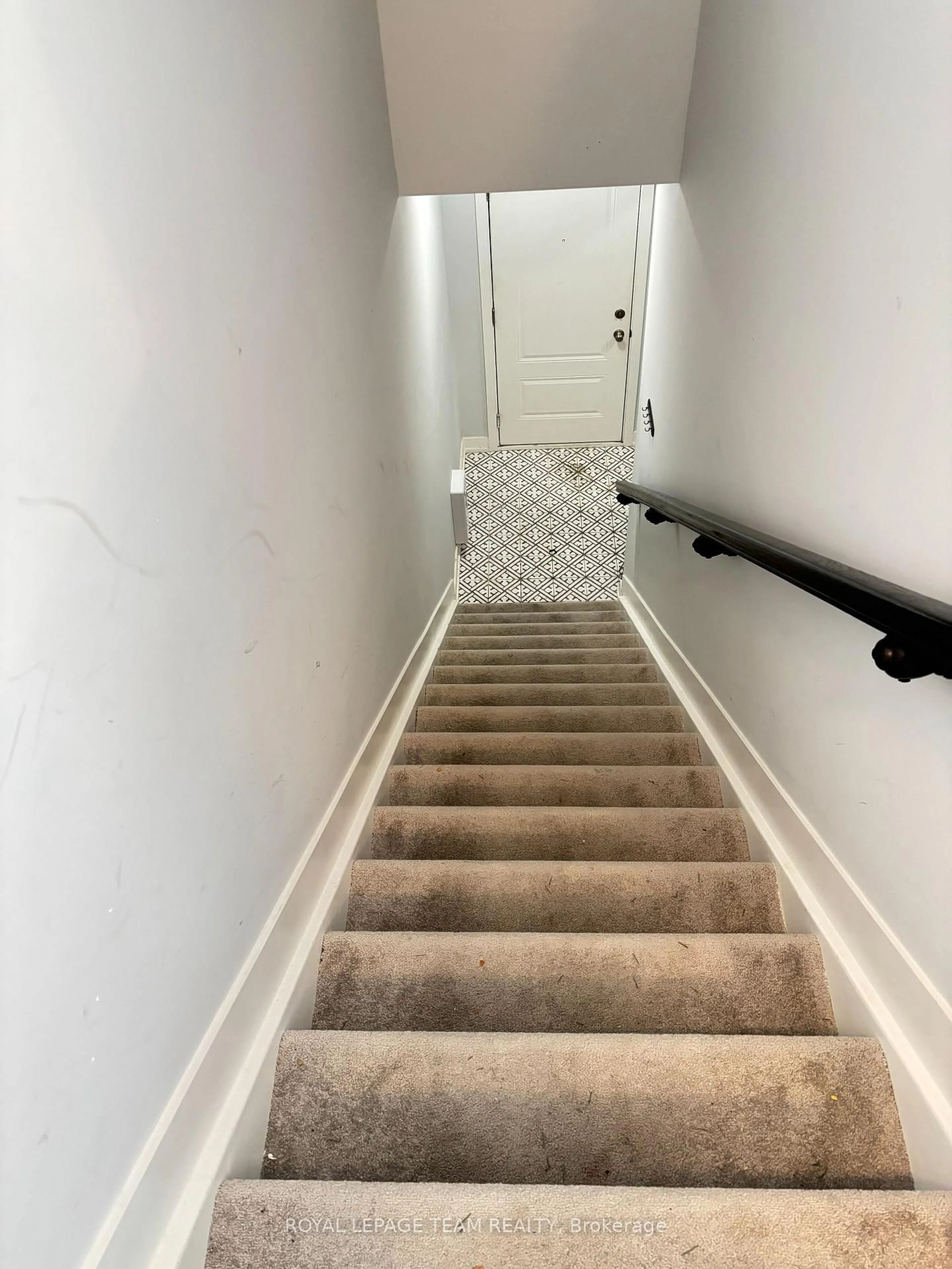 Stairs for 747 Chromite Private #54, Ottawa Ontario K2J 4J7