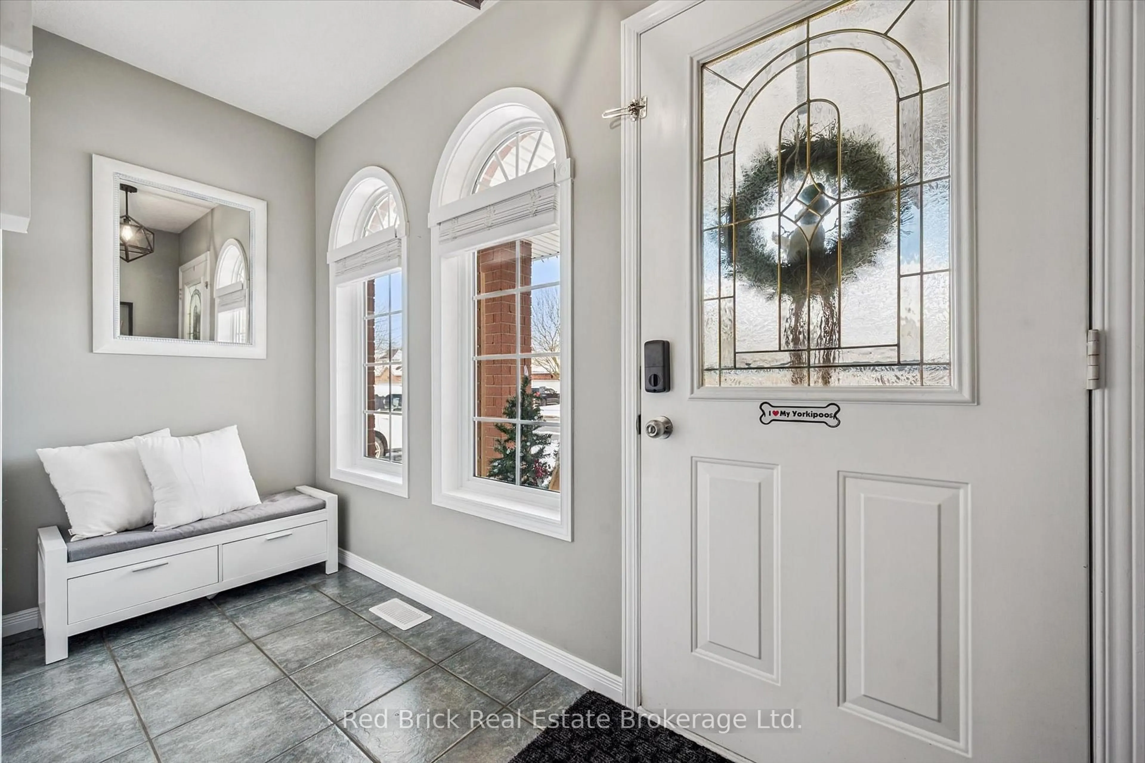 Indoor entryway for 75 Hill Tr, Guelph Ontario N1E 7C6