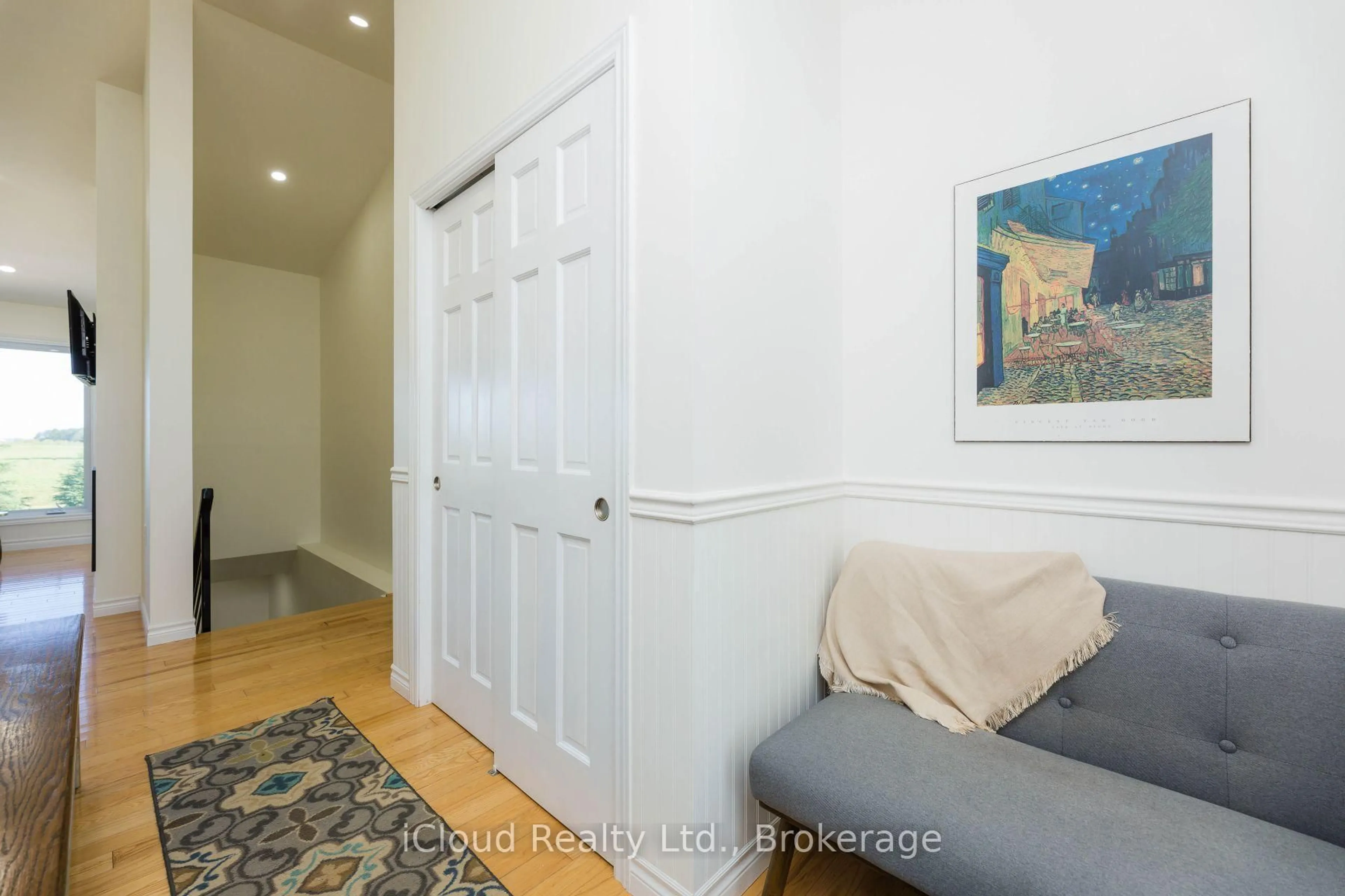 Indoor entryway for 282303 Concession 4-5 Rd, East Luther Grand Valley Ontario L0N 1G0