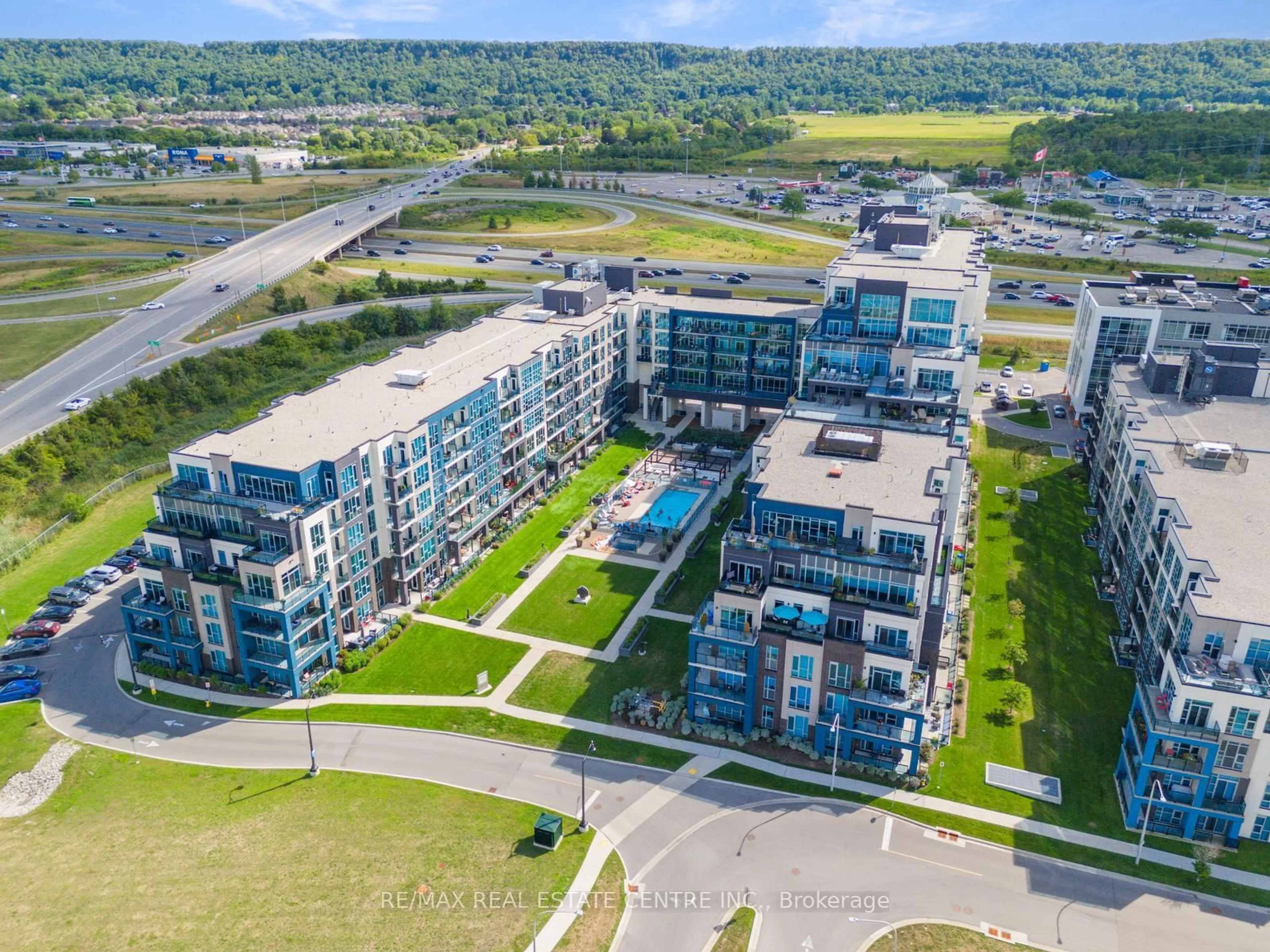 A pic from outside/outdoor area/front of a property/back of a property/a pic from drone, water/lake/river/ocean view for 16 Concord Pl #535, Grimsby Ontario L3M 0J1