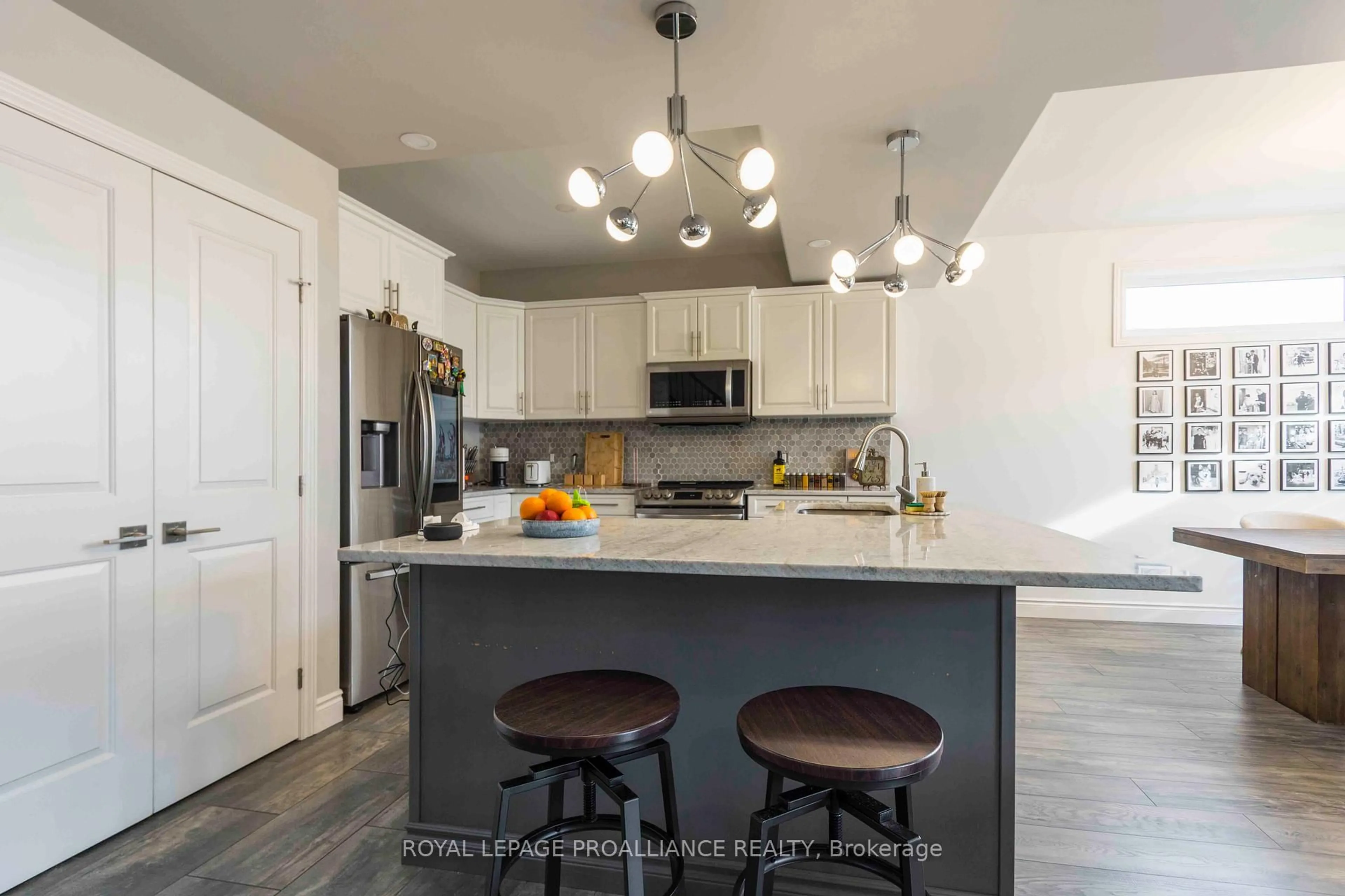 Open concept kitchen, unknown for 92 Ledgerock Crt, Quinte West Ontario K8R 0A1