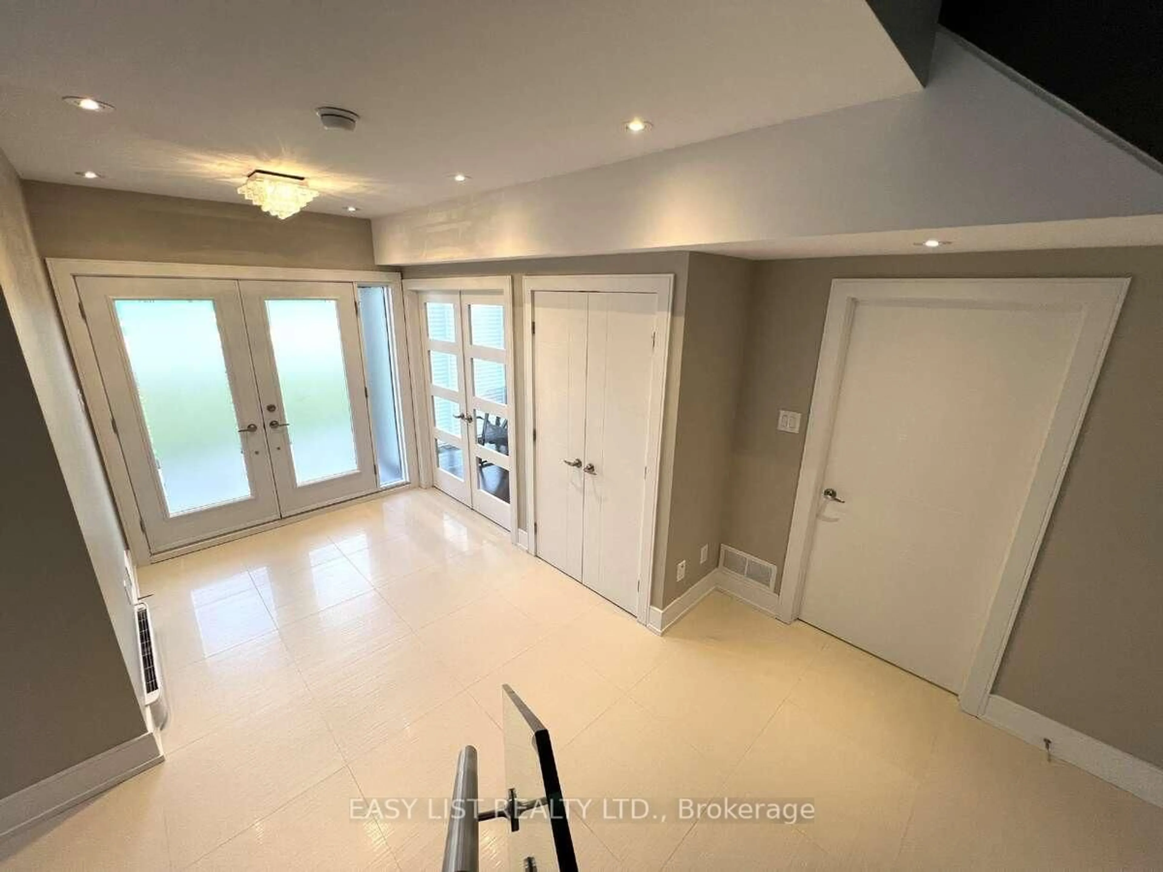 Unknown for 351 Dominion Ave, Ottawa Ontario K2A 2H1