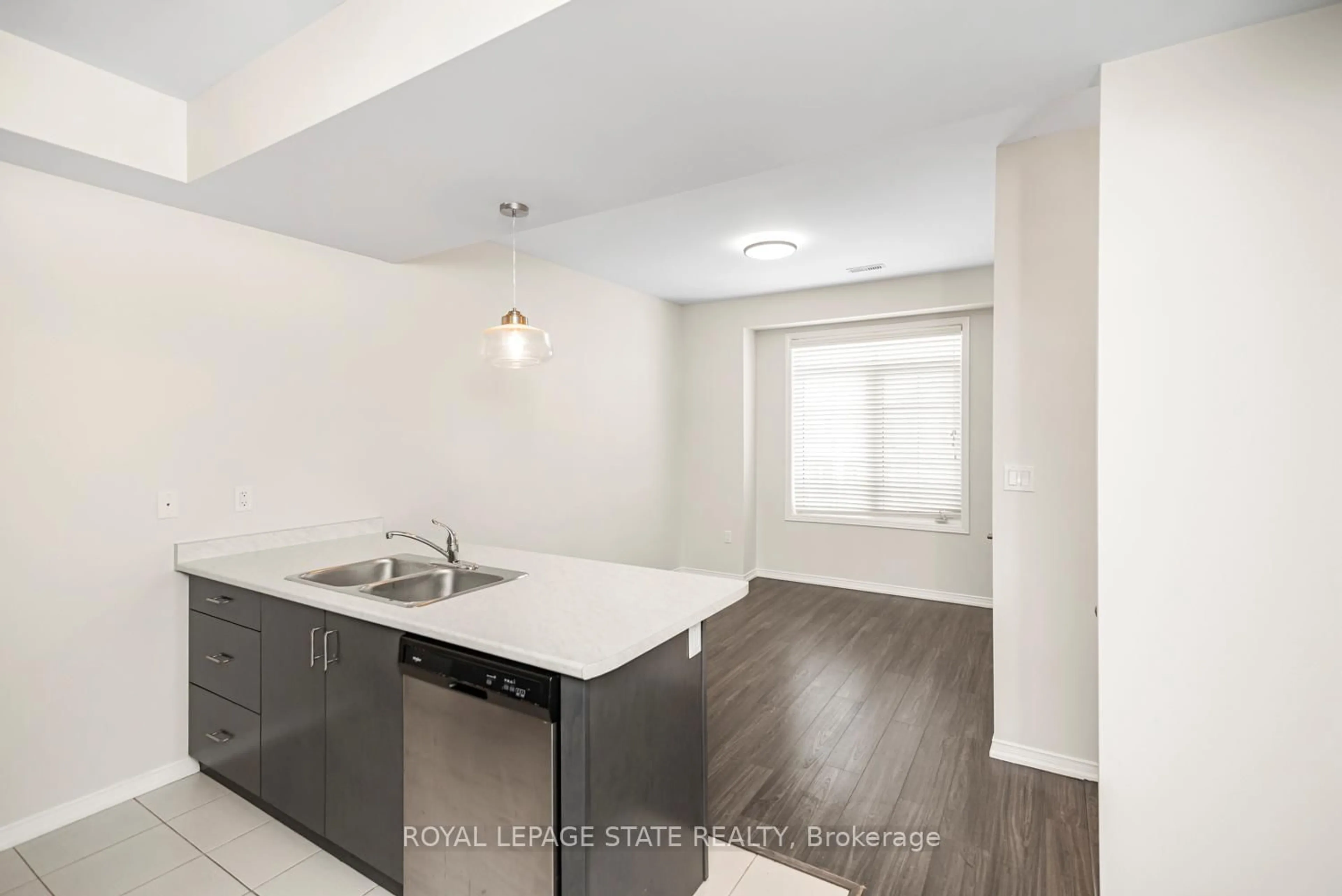 Open concept kitchen, unknown for 5038 Serena Dr, Lincoln Ontario L0R 1B2