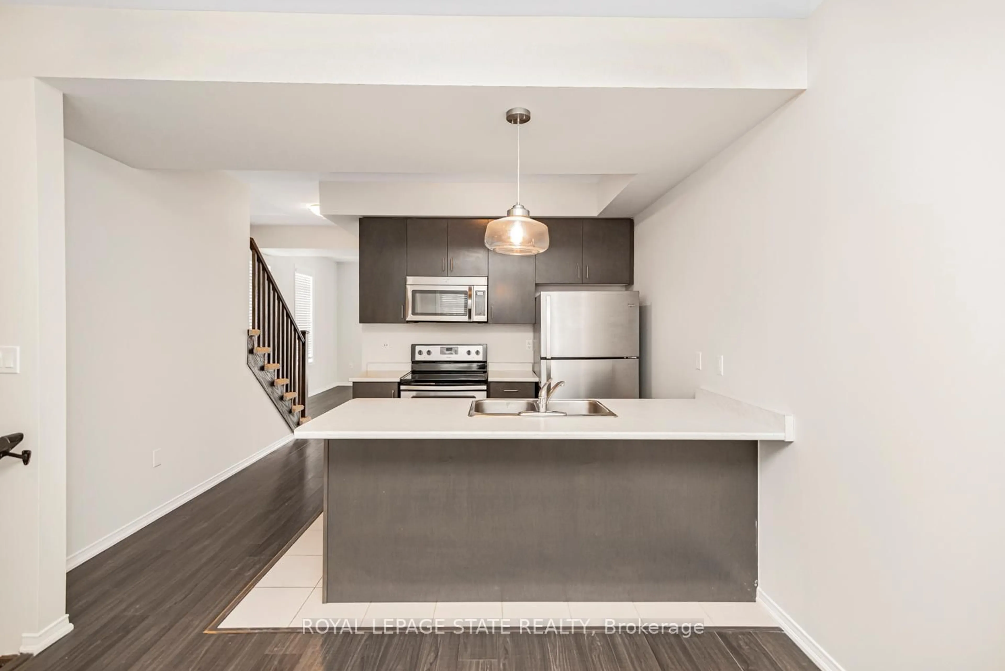 Open concept kitchen, unknown for 5038 Serena Dr, Lincoln Ontario L0R 1B2