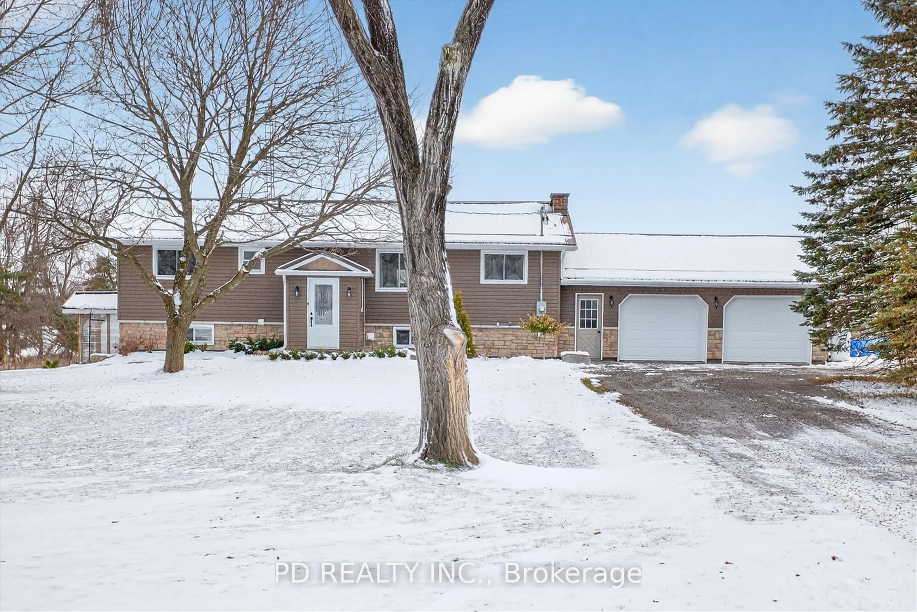 A pic from outside/outdoor area/front of a property/back of a property/a pic from drone, street for 308 Cross Creek Rd, Kawartha Lakes Ontario K9V 4R2