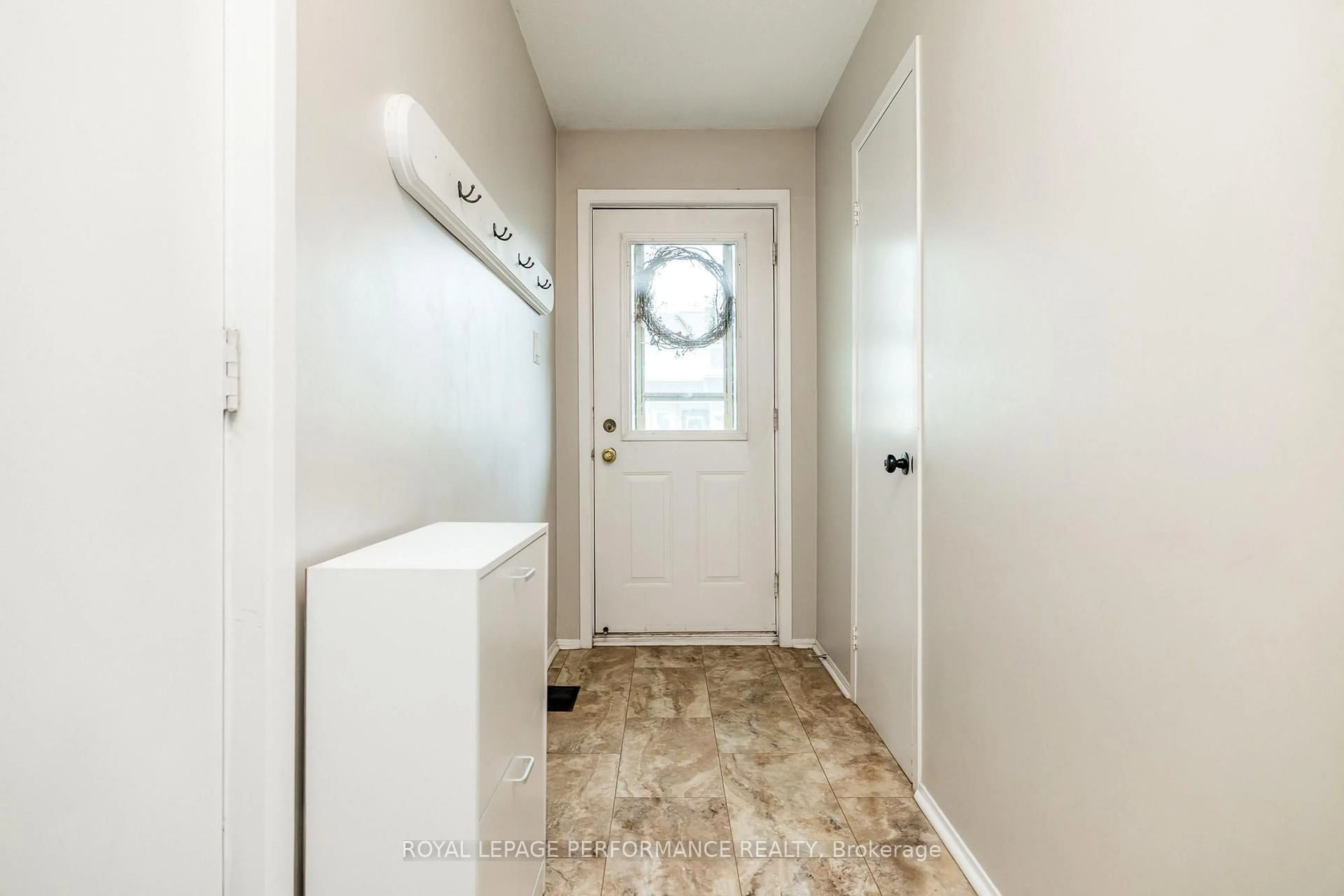 Indoor entryway for 78 Bujold Crt, Ottawa Ontario K2L 3N8