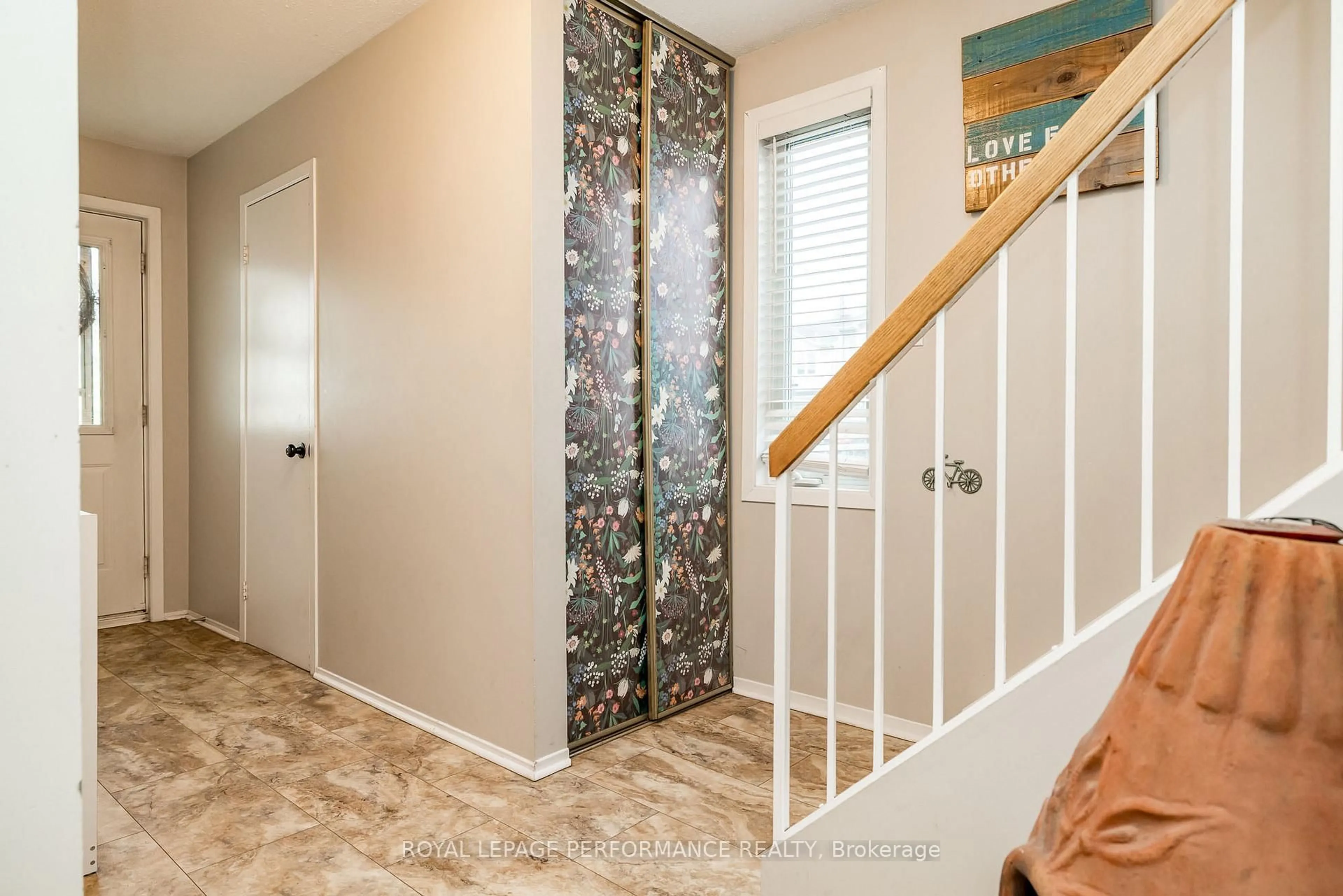 Indoor entryway for 78 Bujold Crt, Ottawa Ontario K2L 3N8