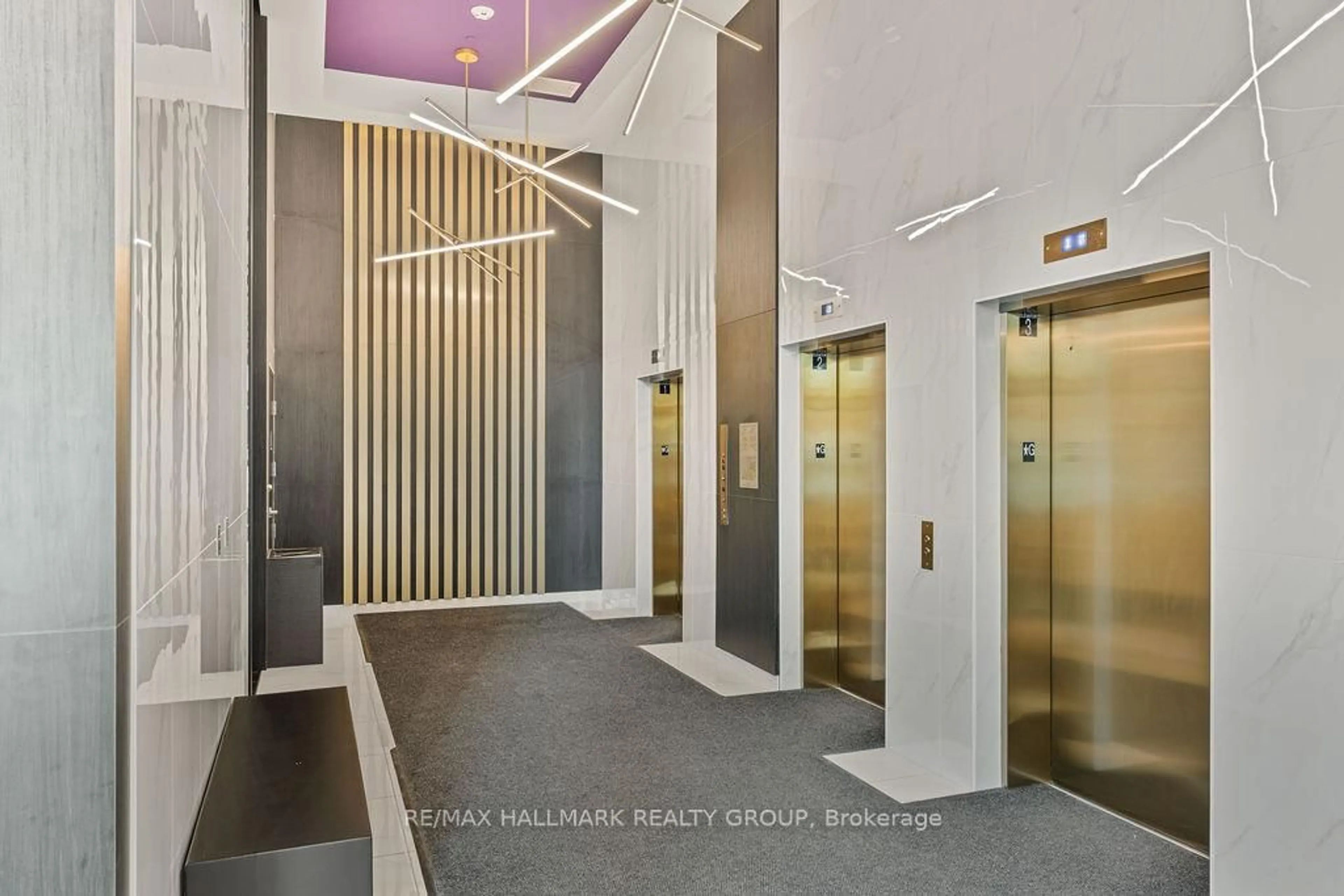 Indoor foyer for 180 George St #2102, Ottawa Ontario K1N 0G8