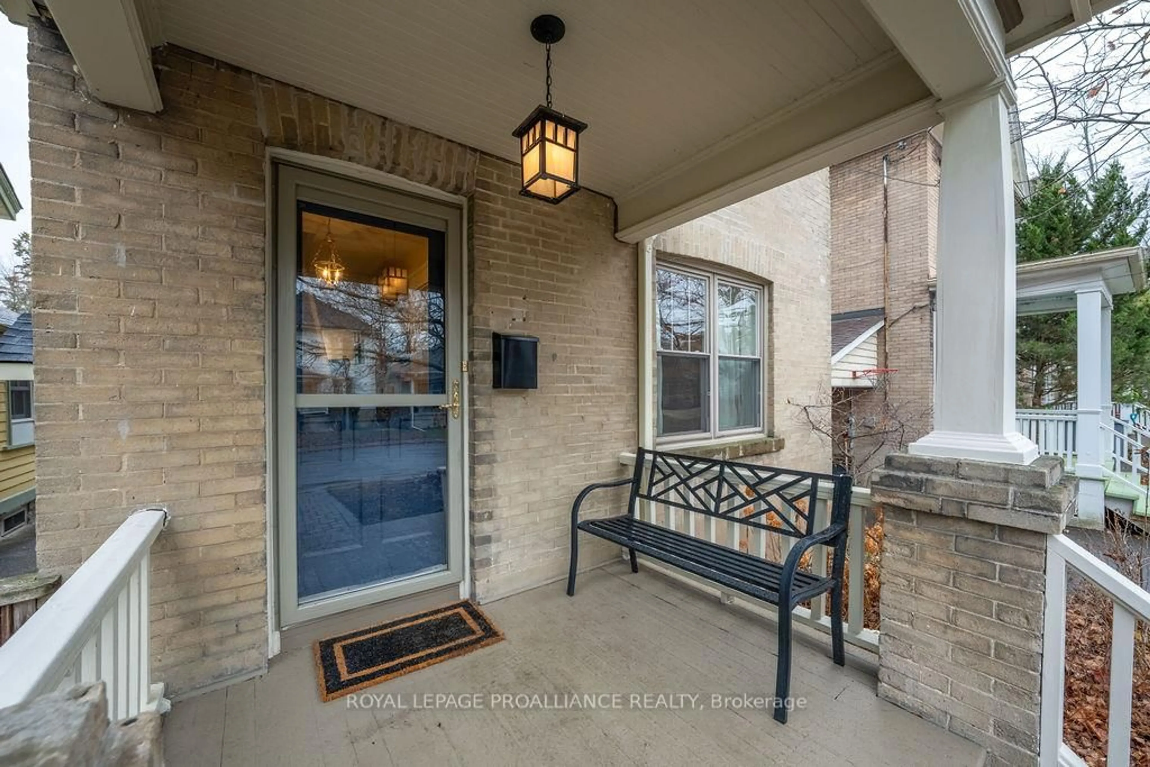 Indoor entryway for 47 Pembroke St, Kingston Ontario K7L 4N5