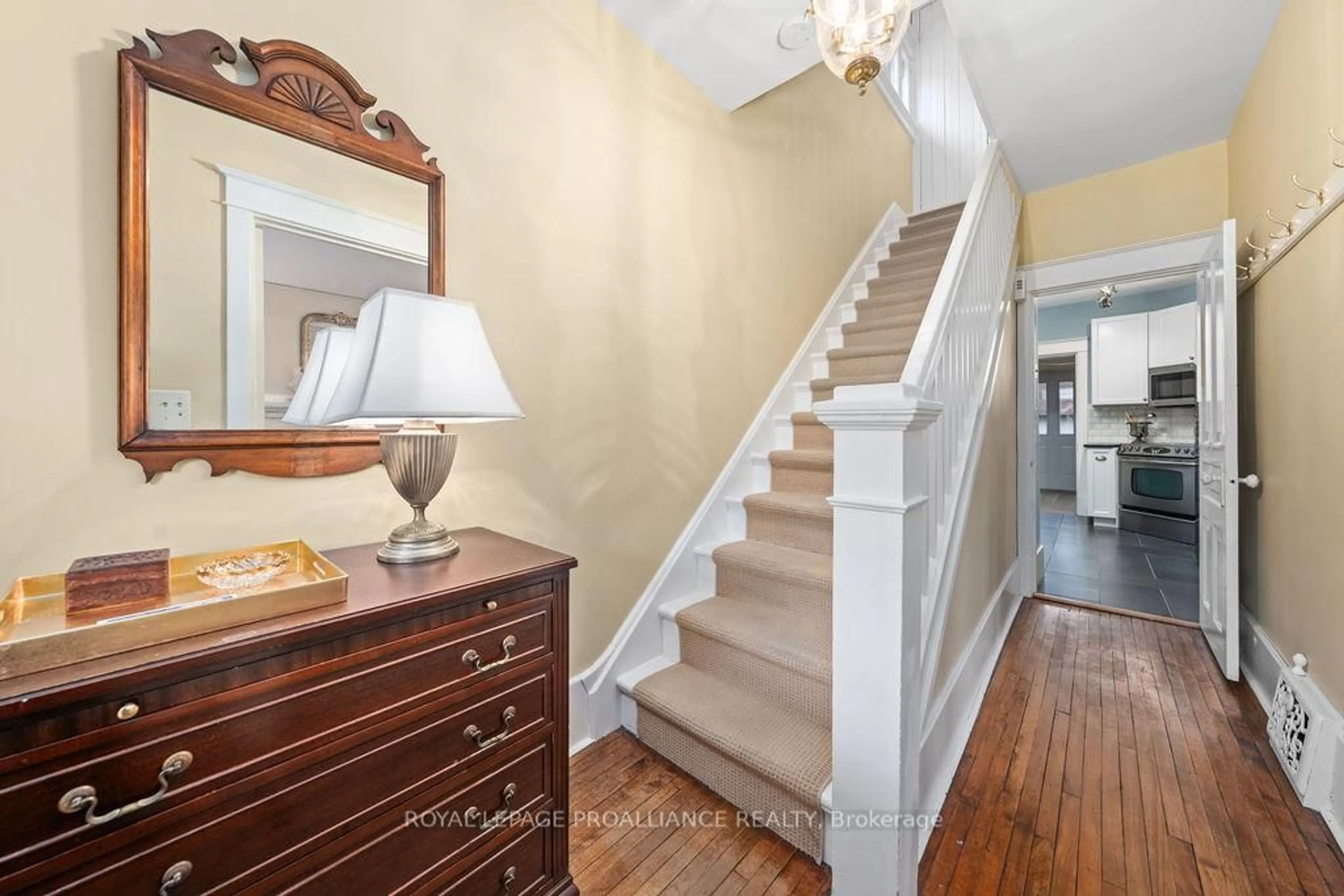 Indoor entryway for 47 Pembroke St, Kingston Ontario K7L 4N5
