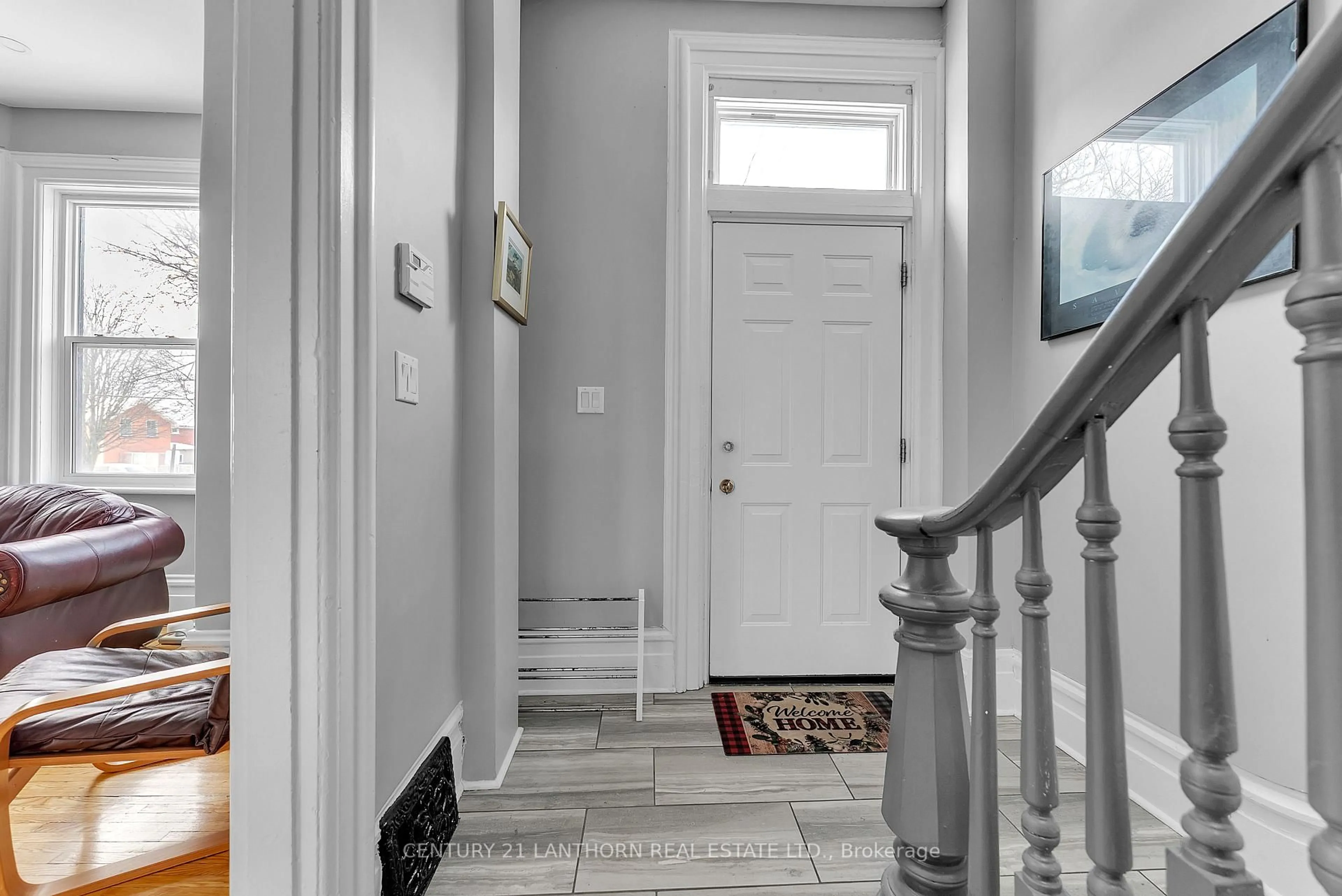 Indoor entryway for 133 Foster Ave, Belleville Ontario K8N 3P8