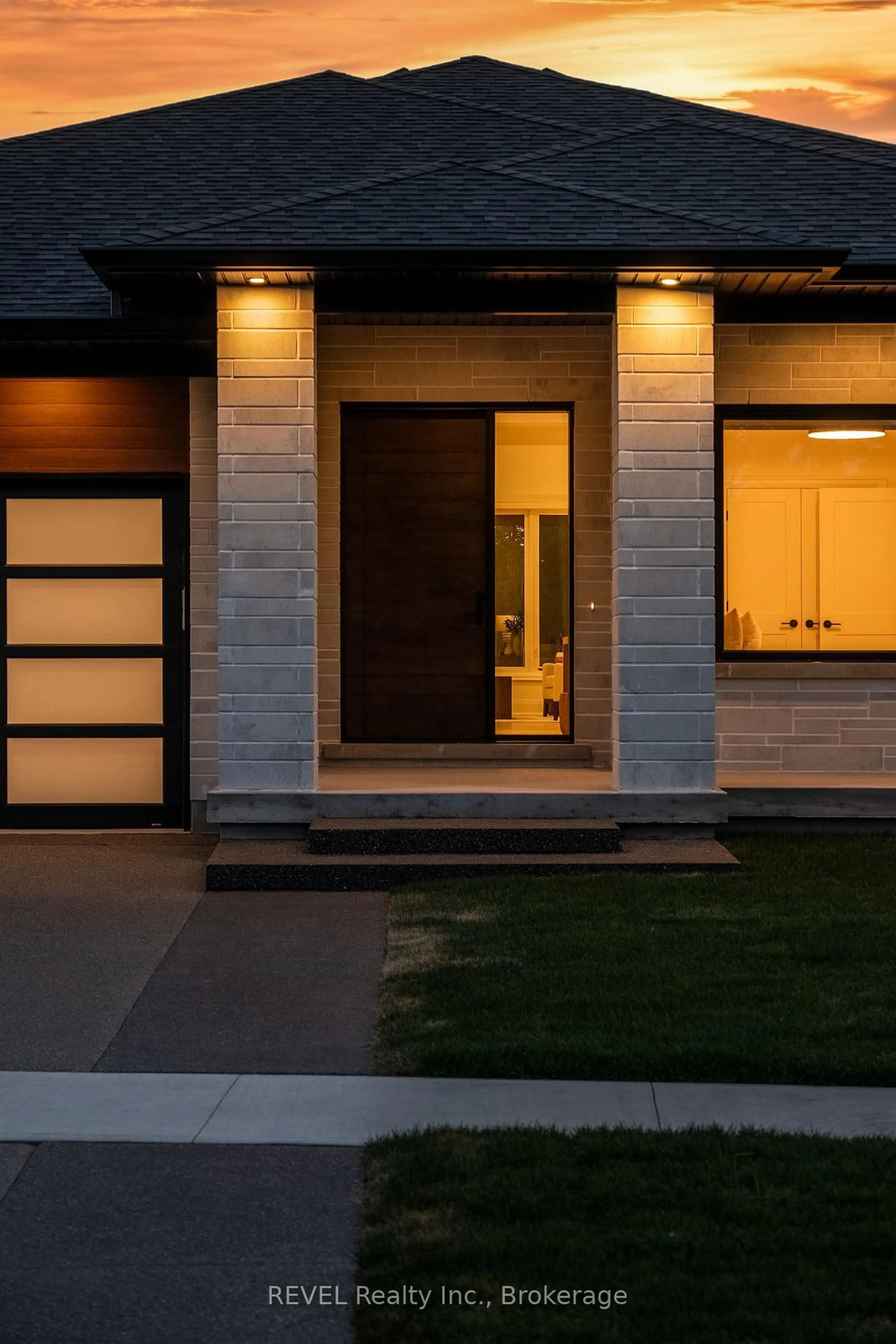 Home with brick exterior material, street for 1 Anchor Rd, Thorold Ontario L0S 1A0