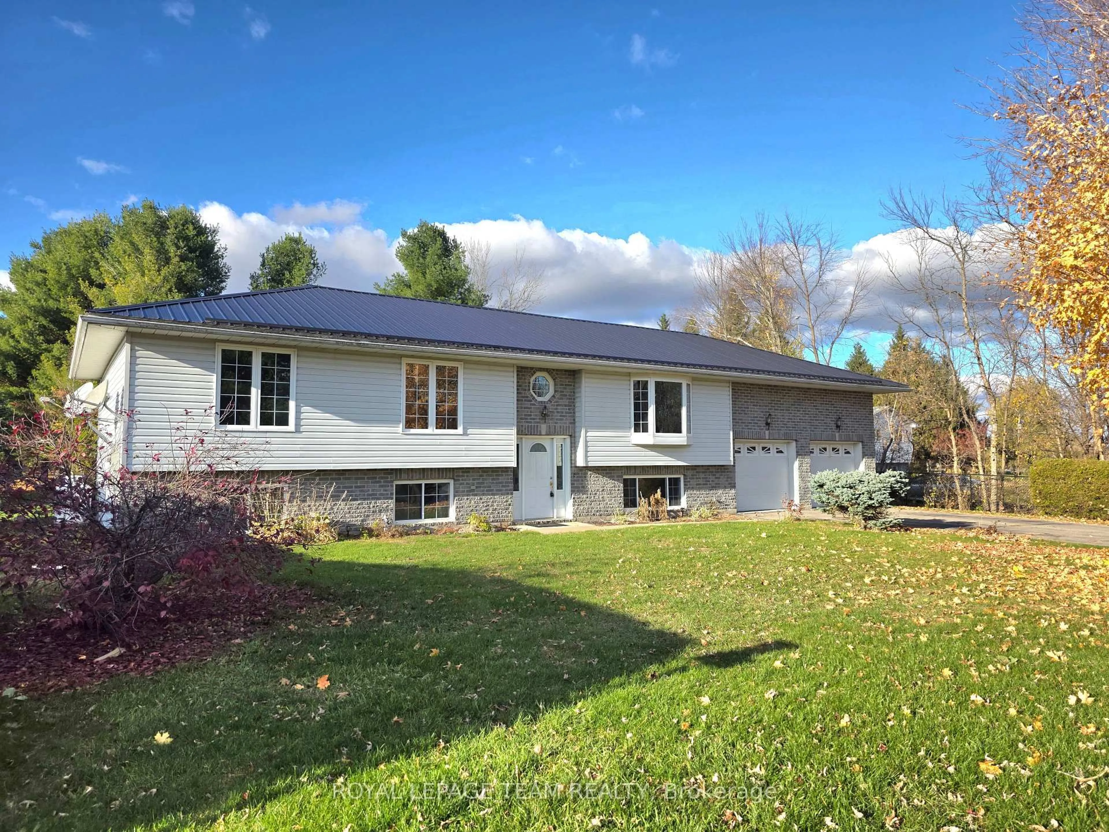 Home with vinyl exterior material, street for 712 Hyndman Rd, Edwardsburgh/Cardinal Ontario K0E 1X0