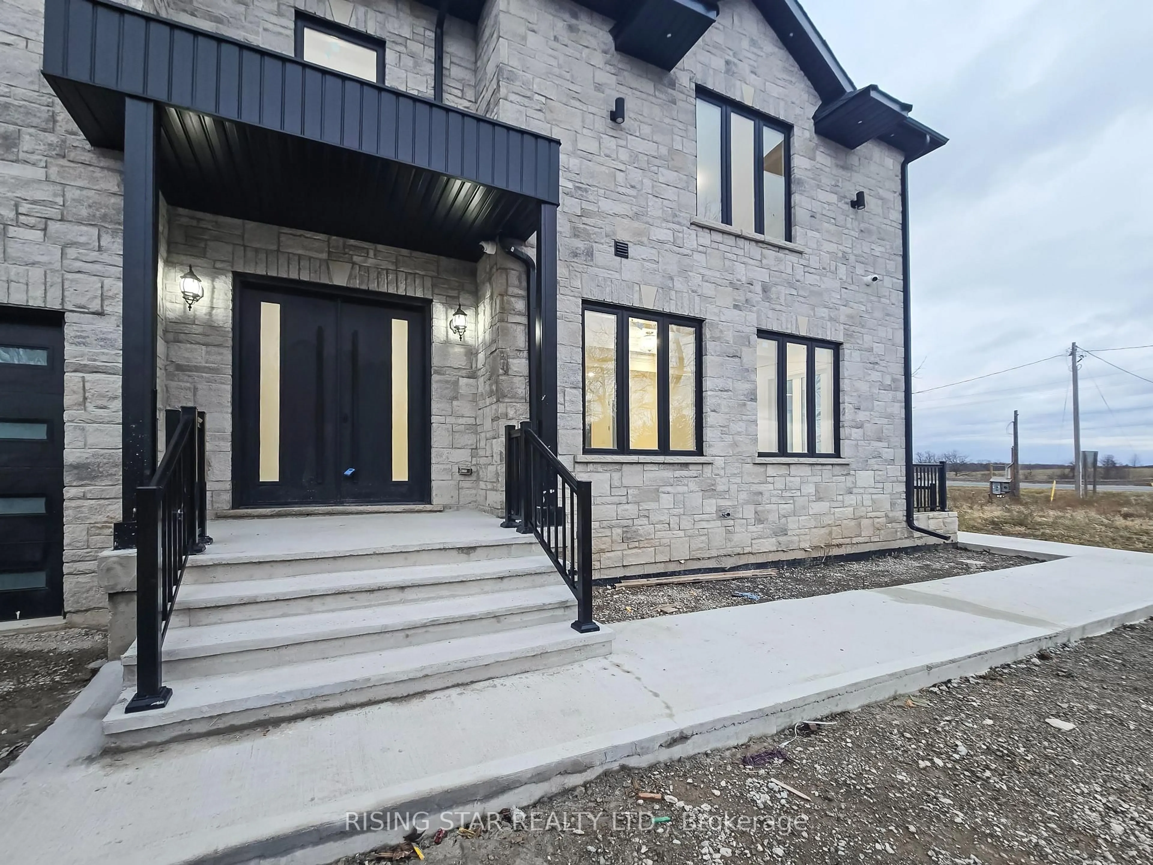 Home with brick exterior material, unknown for 7464 Leslie Rd, Puslinch Ontario N0B 2J0