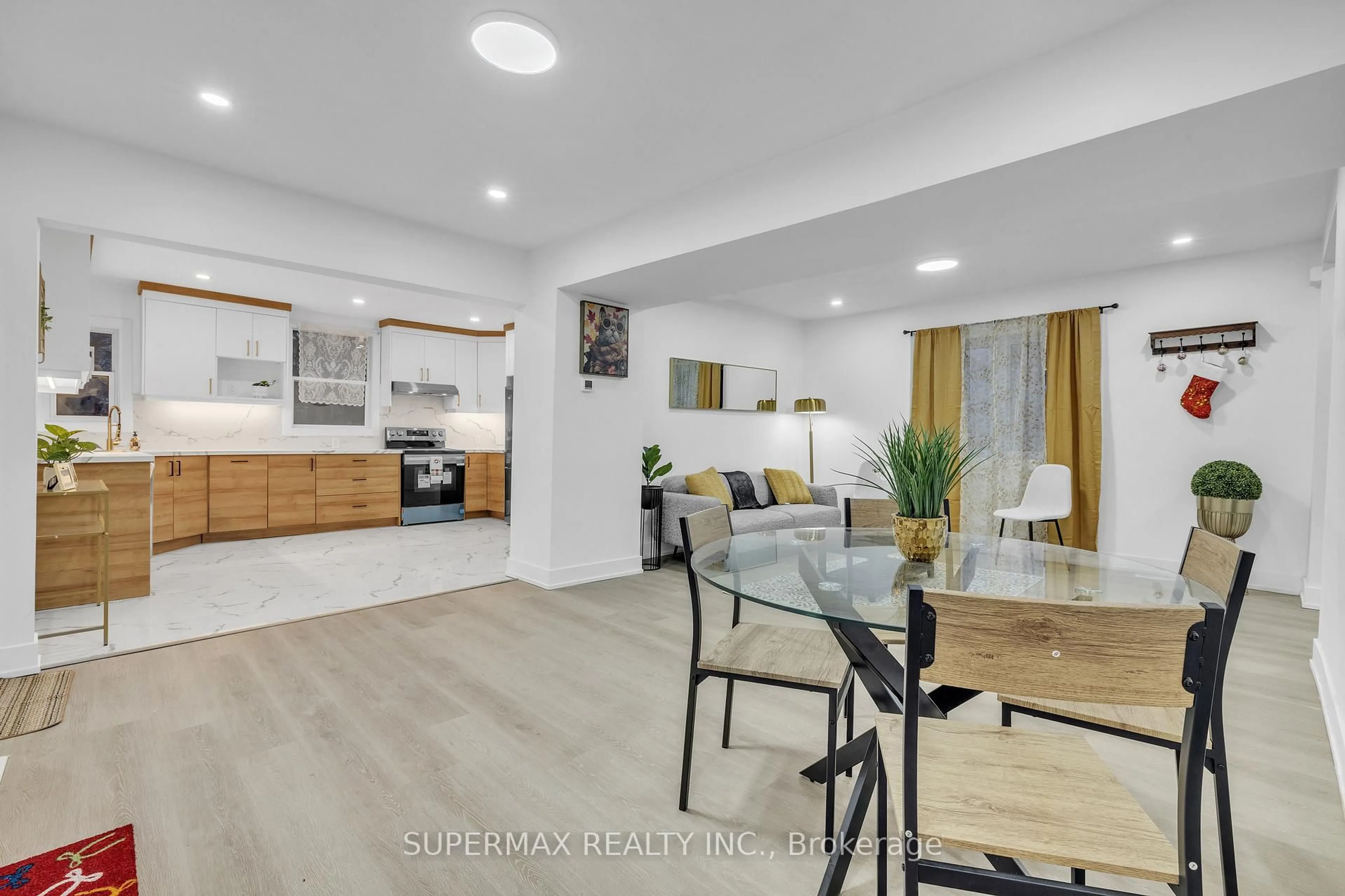 Open concept kitchen, unknown for 94 Hiawatha St, St. Thomas Ontario N5P 2T7