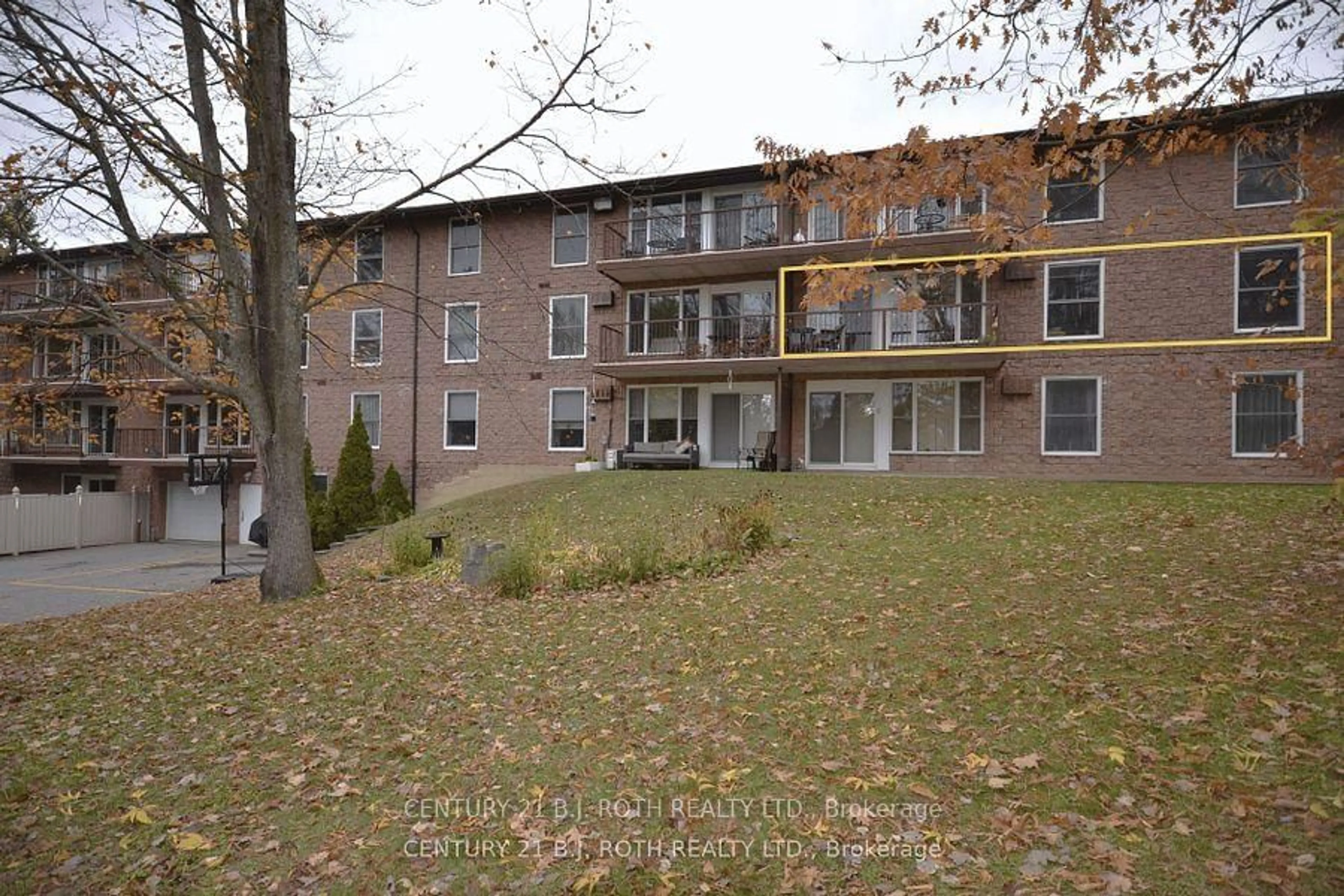 Patio, unknown for 38 MONCK Rd #206, Bracebridge Ontario P1L 1P4