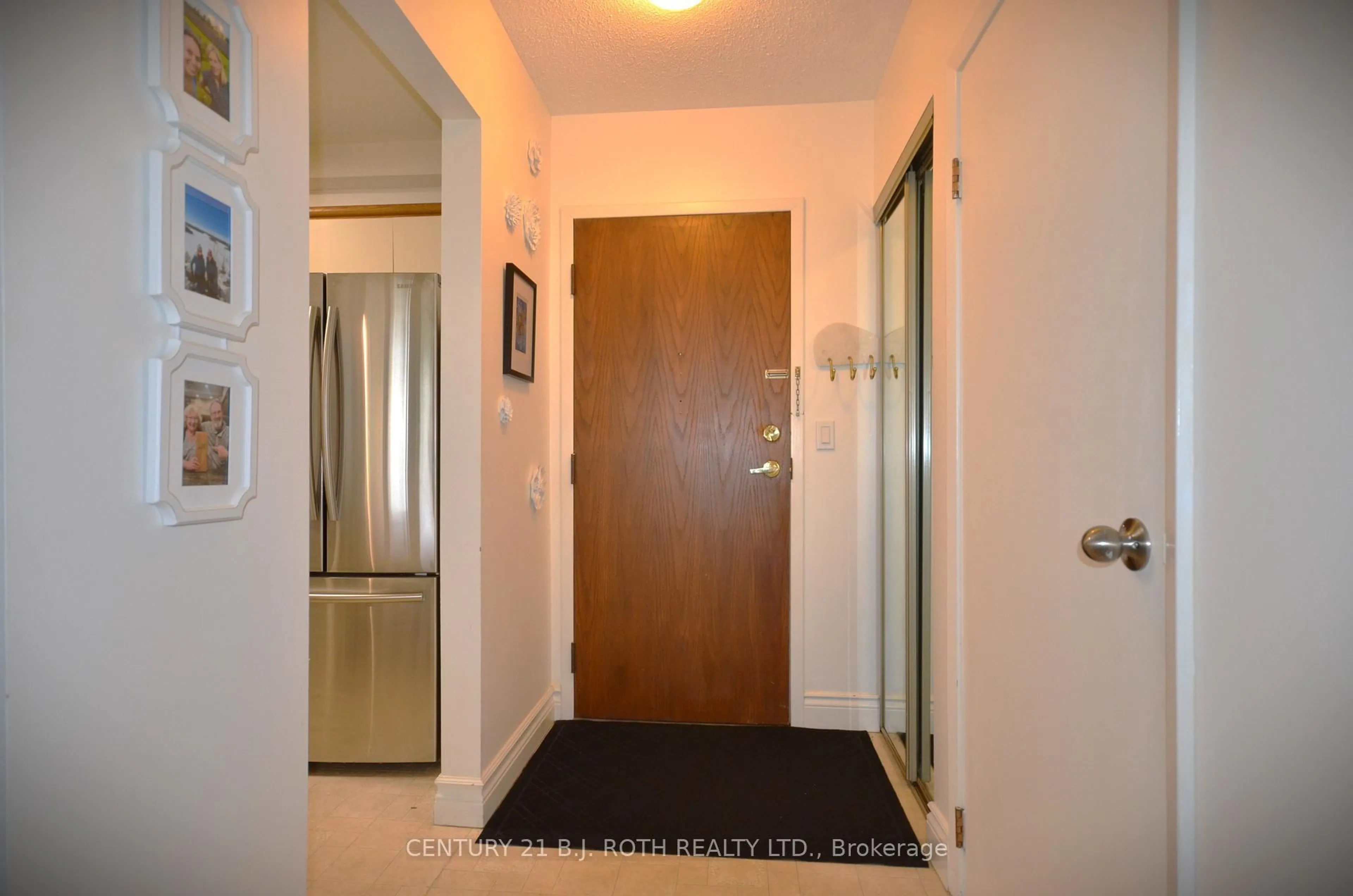 Indoor entryway for 38 MONCK Rd #206, Bracebridge Ontario P1L 1P4