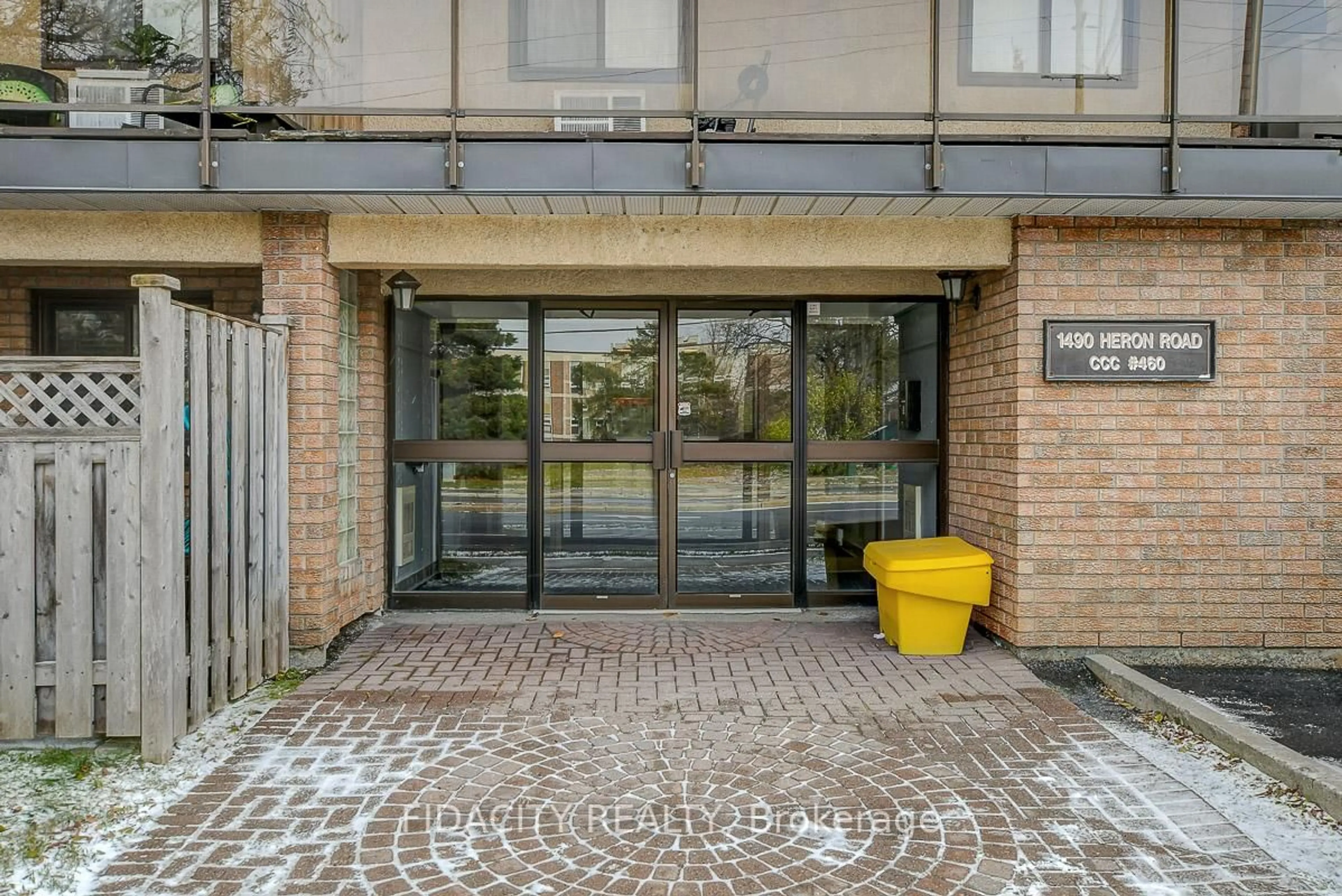 Indoor foyer for 1490 Heron Rd #309, Ottawa Ontario K1V 6A5