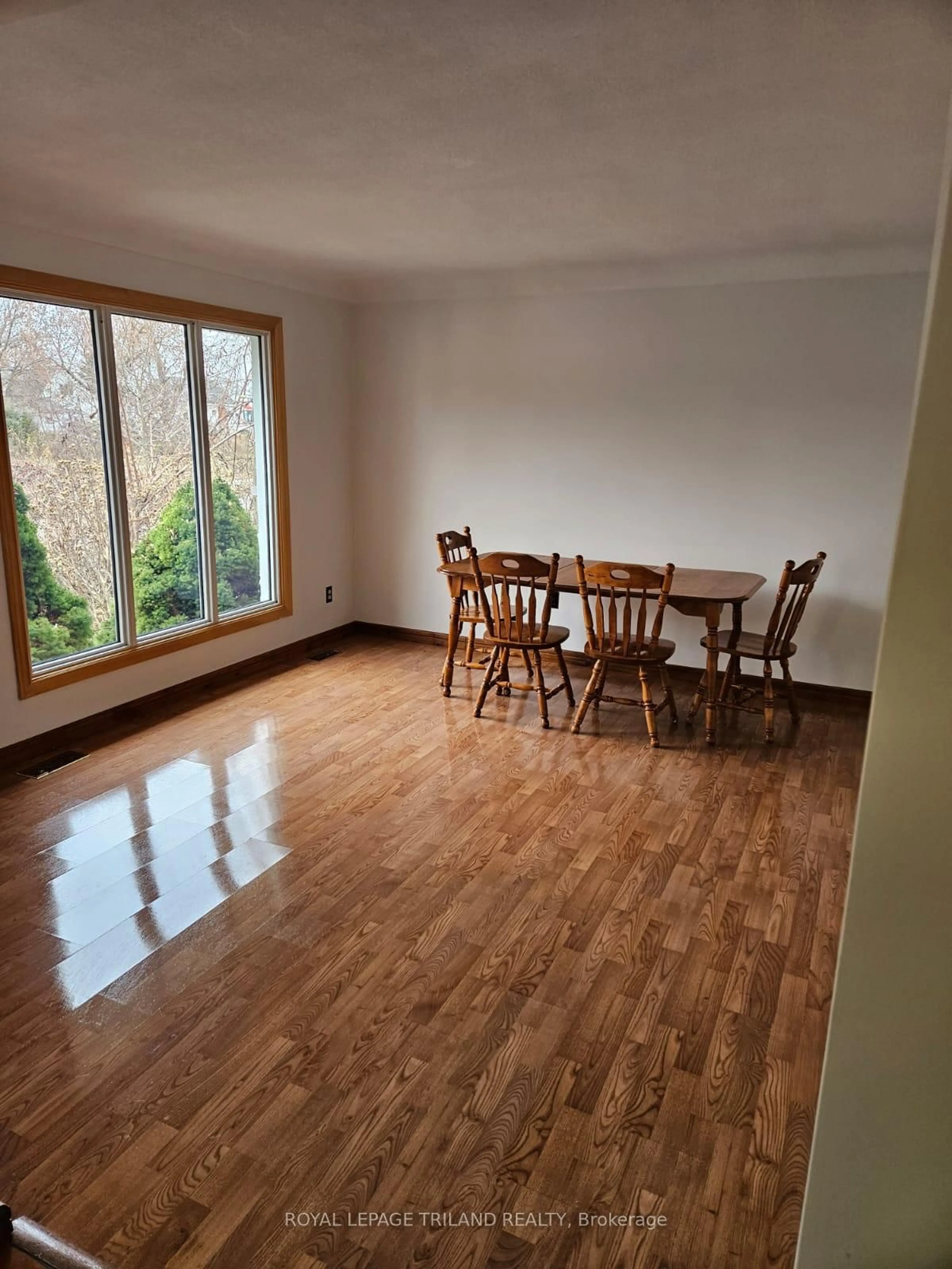 Dining room, wood/laminate floor for 17 Clemens St, London East Ontario N5Y 1H5