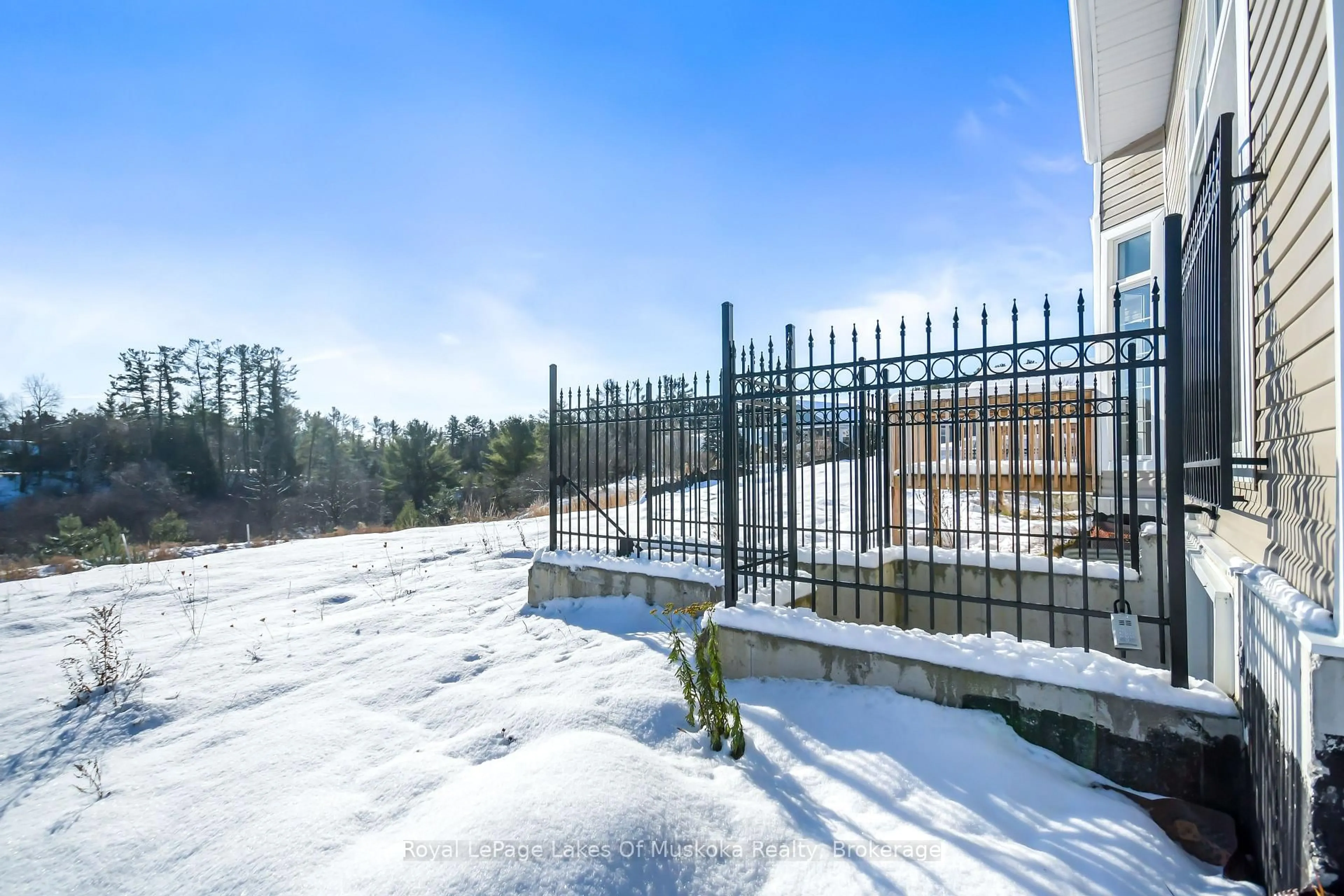 Patio, mountain view for 5 Turnberry Crt, Bracebridge Ontario P1L 0N5