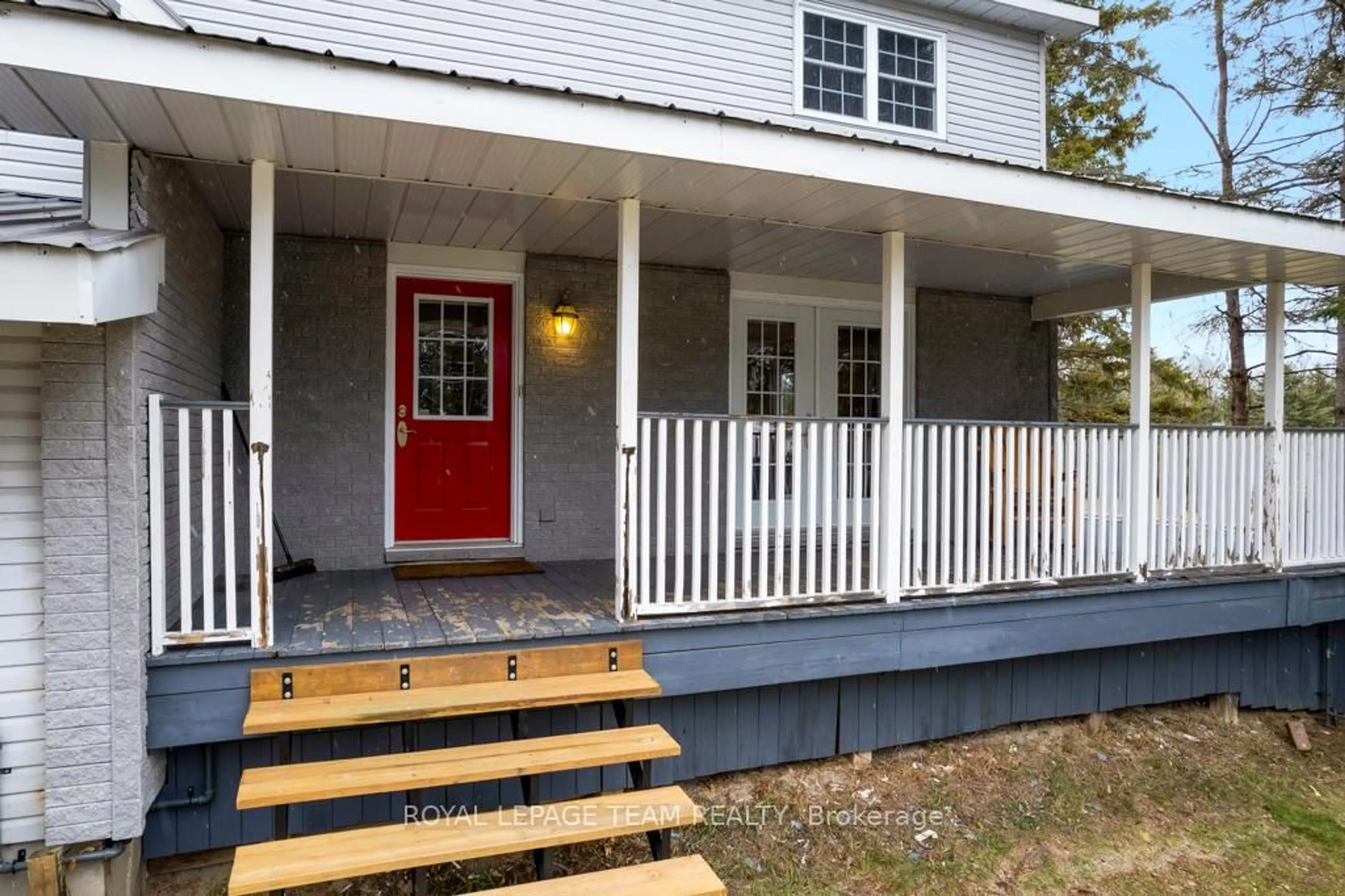 Home with vinyl exterior material, street for 10240 French Settlement Rd, North Dundas Ontario K0G 1J0