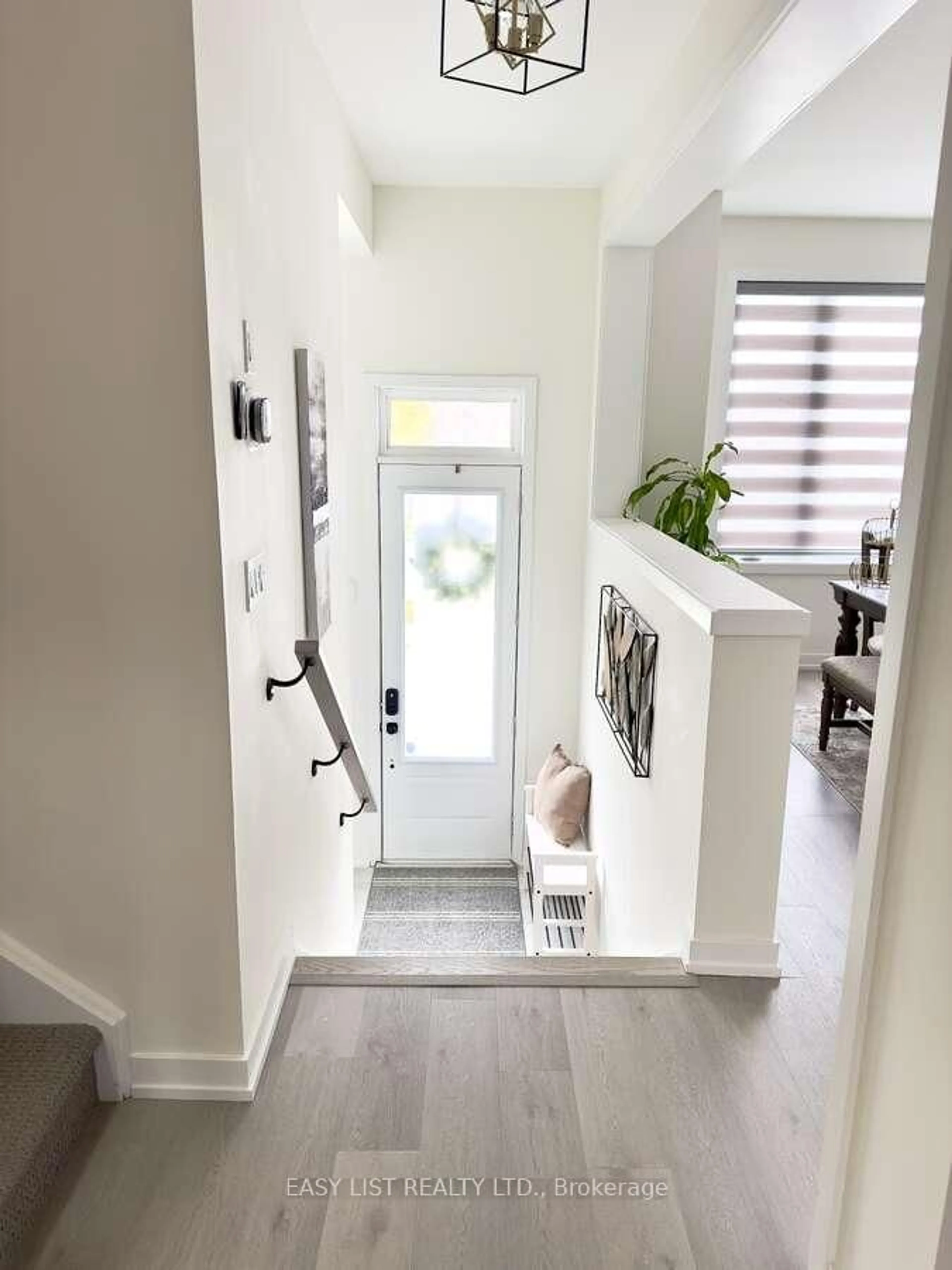 Indoor entryway for 160 Densmore Rd #5, Cobourg Ontario K9A 0X8