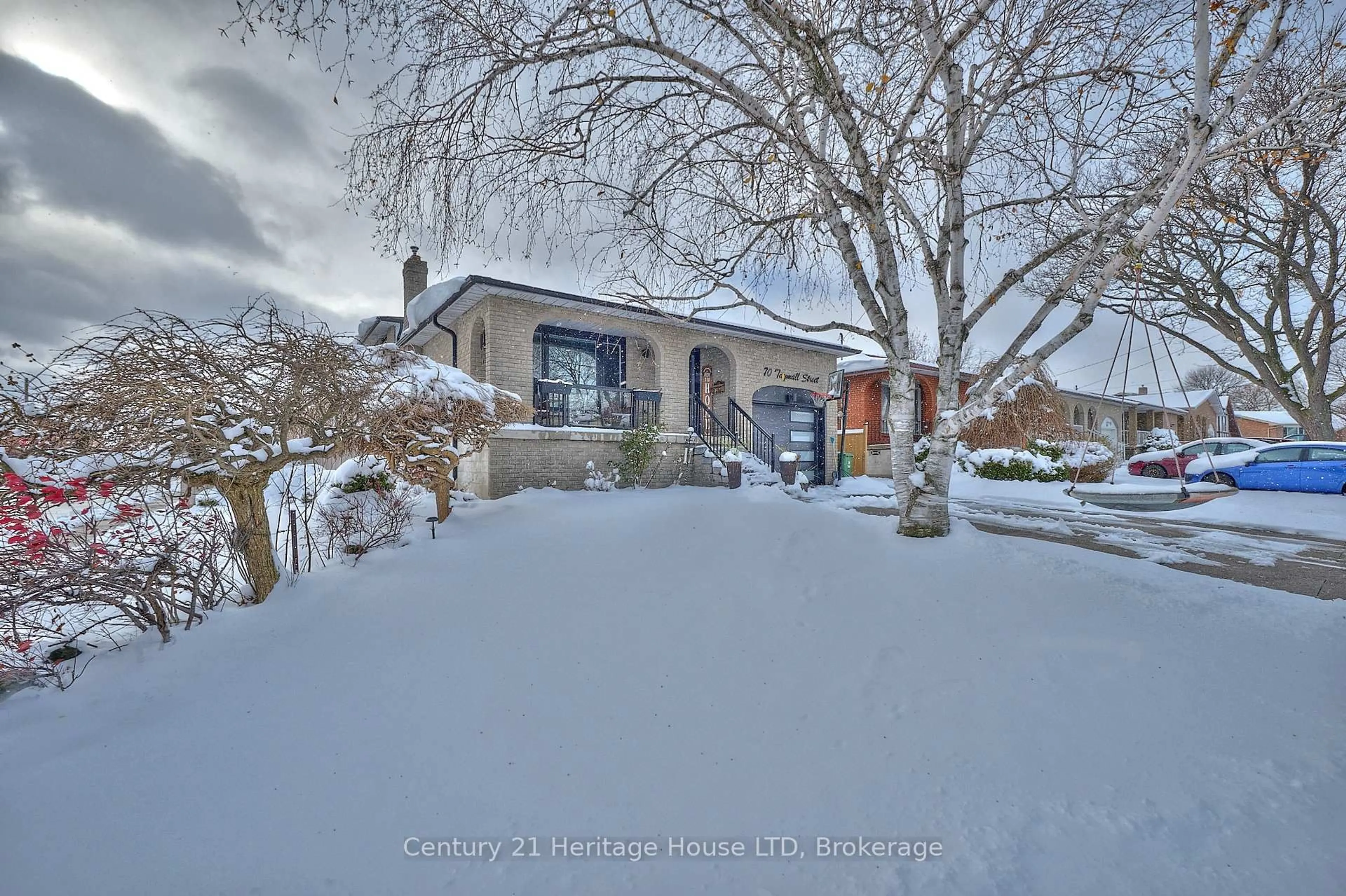 A pic from outside/outdoor area/front of a property/back of a property/a pic from drone, street for 70 Taymall St, Hamilton Ontario L8W 2A1