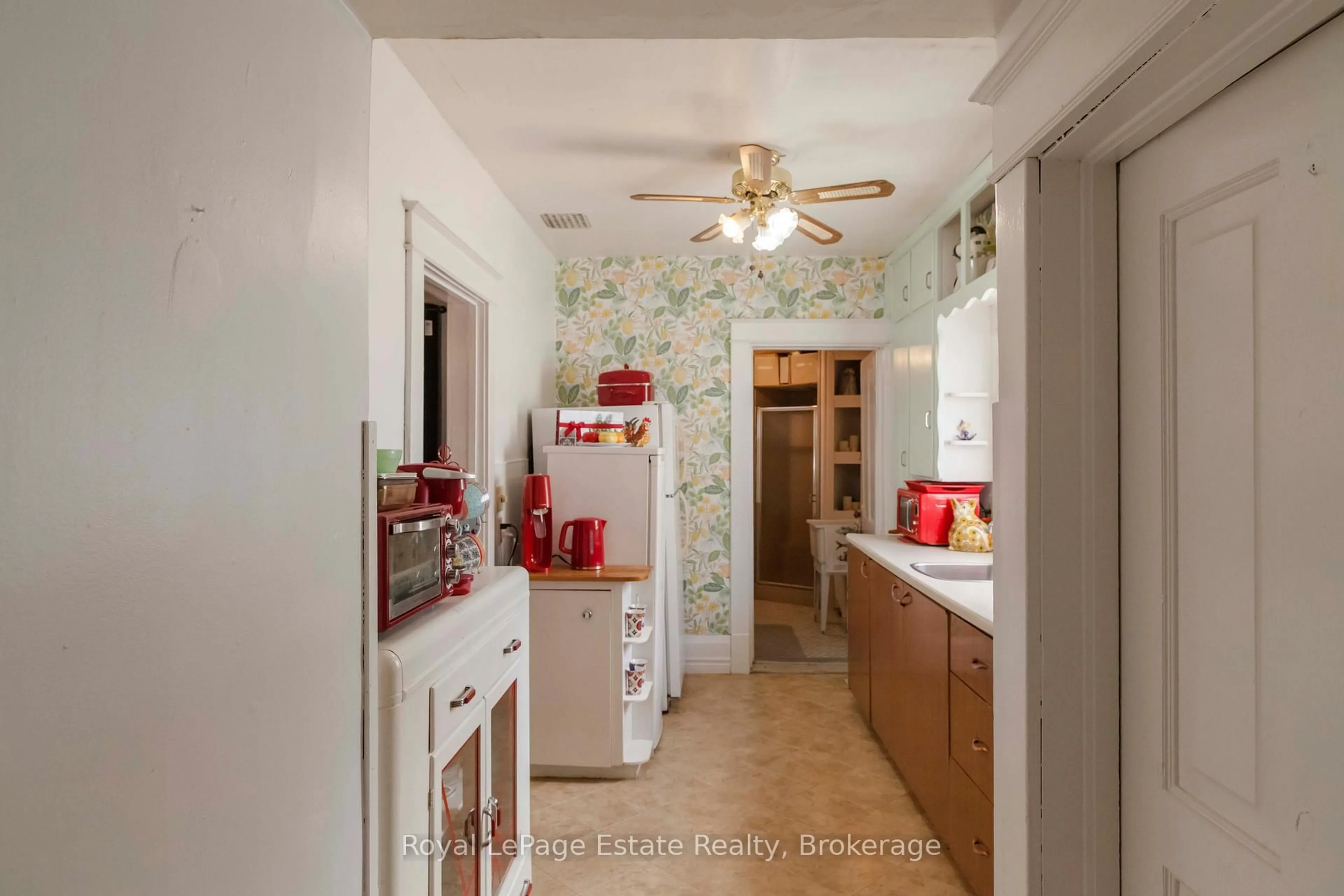 Laundry room for 333 12th St, Owen Sound Ontario N4K 1W1