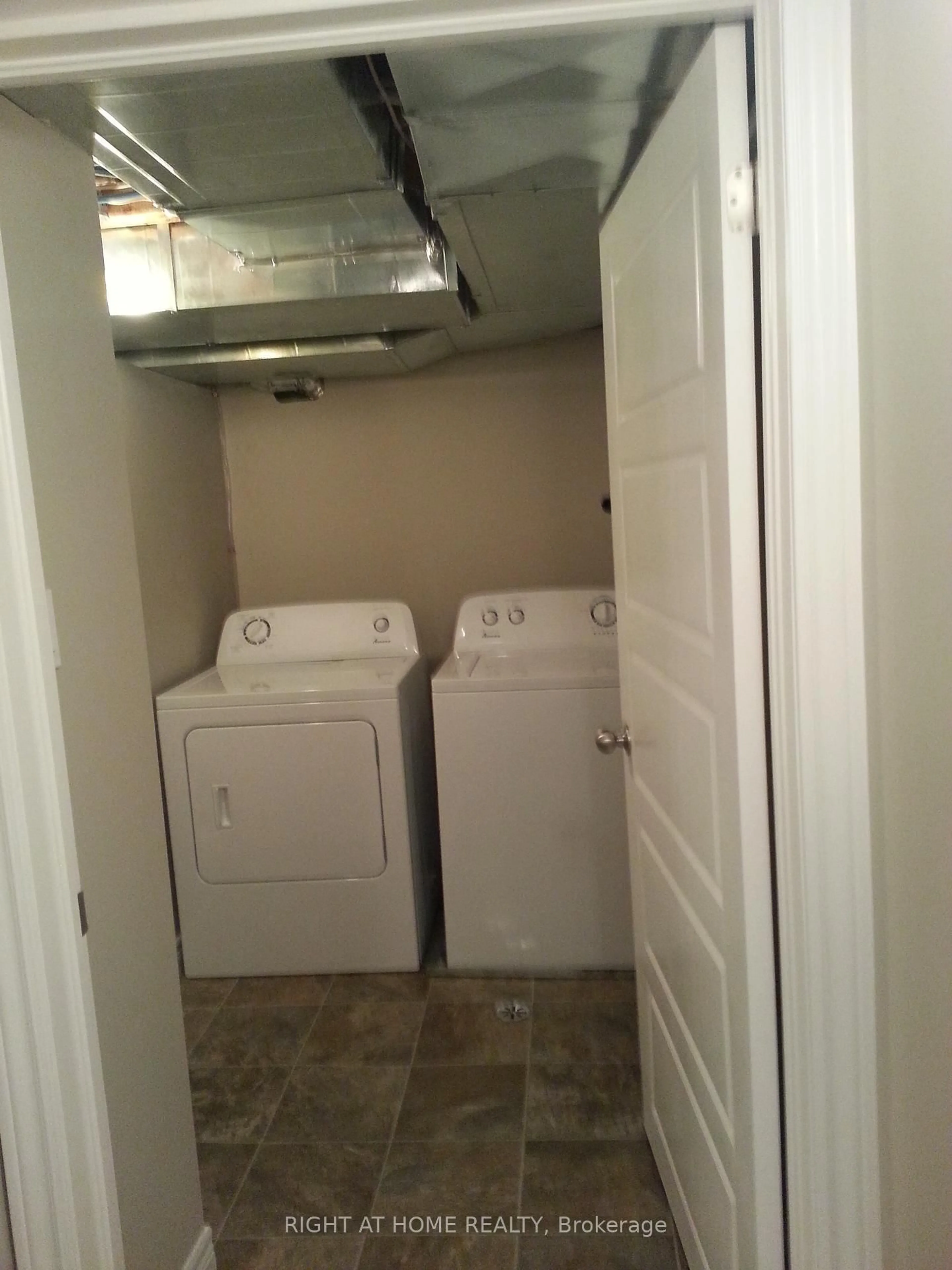 Laundry room for 53 Irwin St, London North Ontario N6G 1C9