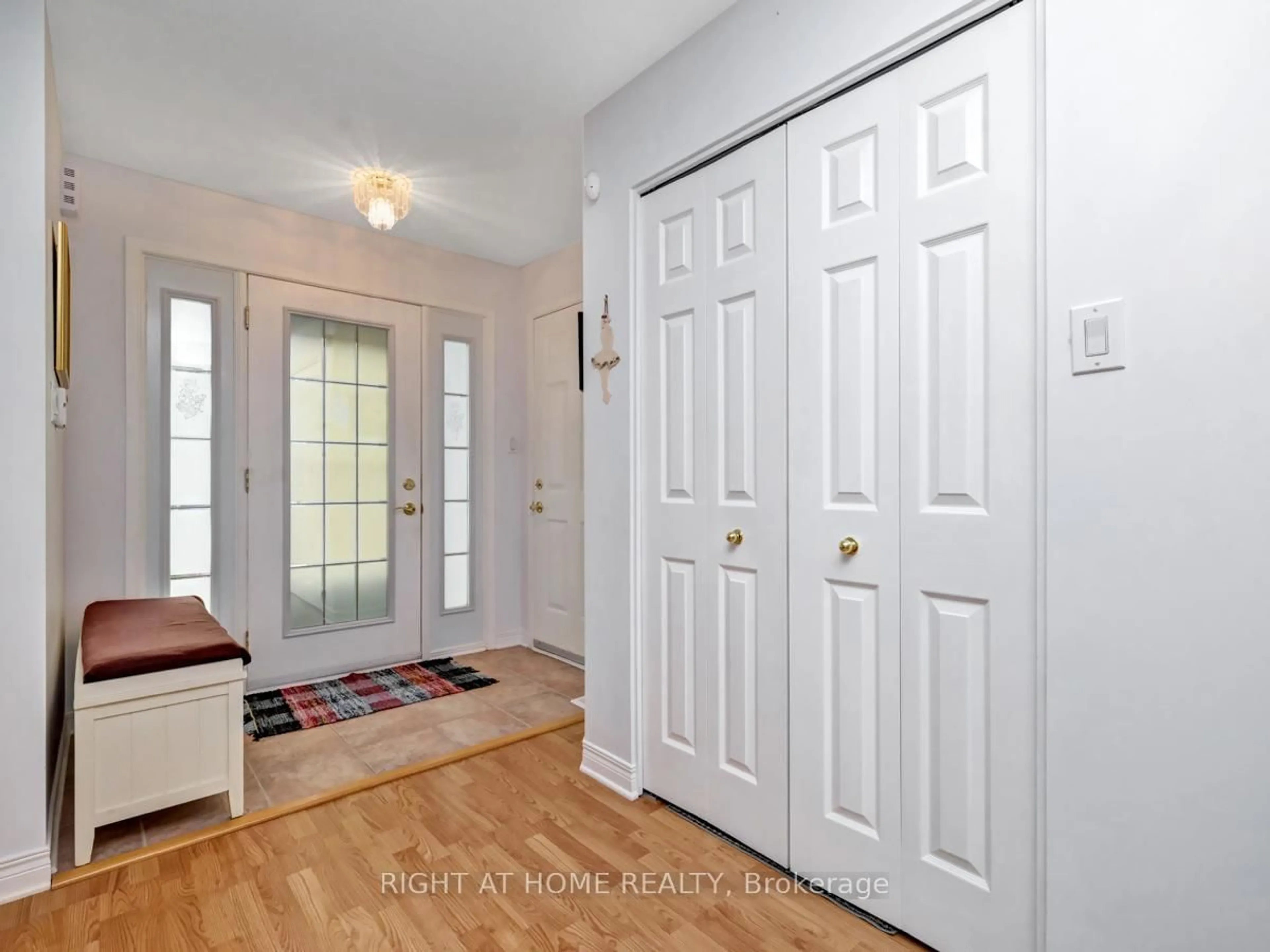 Indoor entryway for 144 Sandra Cres, Clarence-Rockland Ontario K4K 1R7