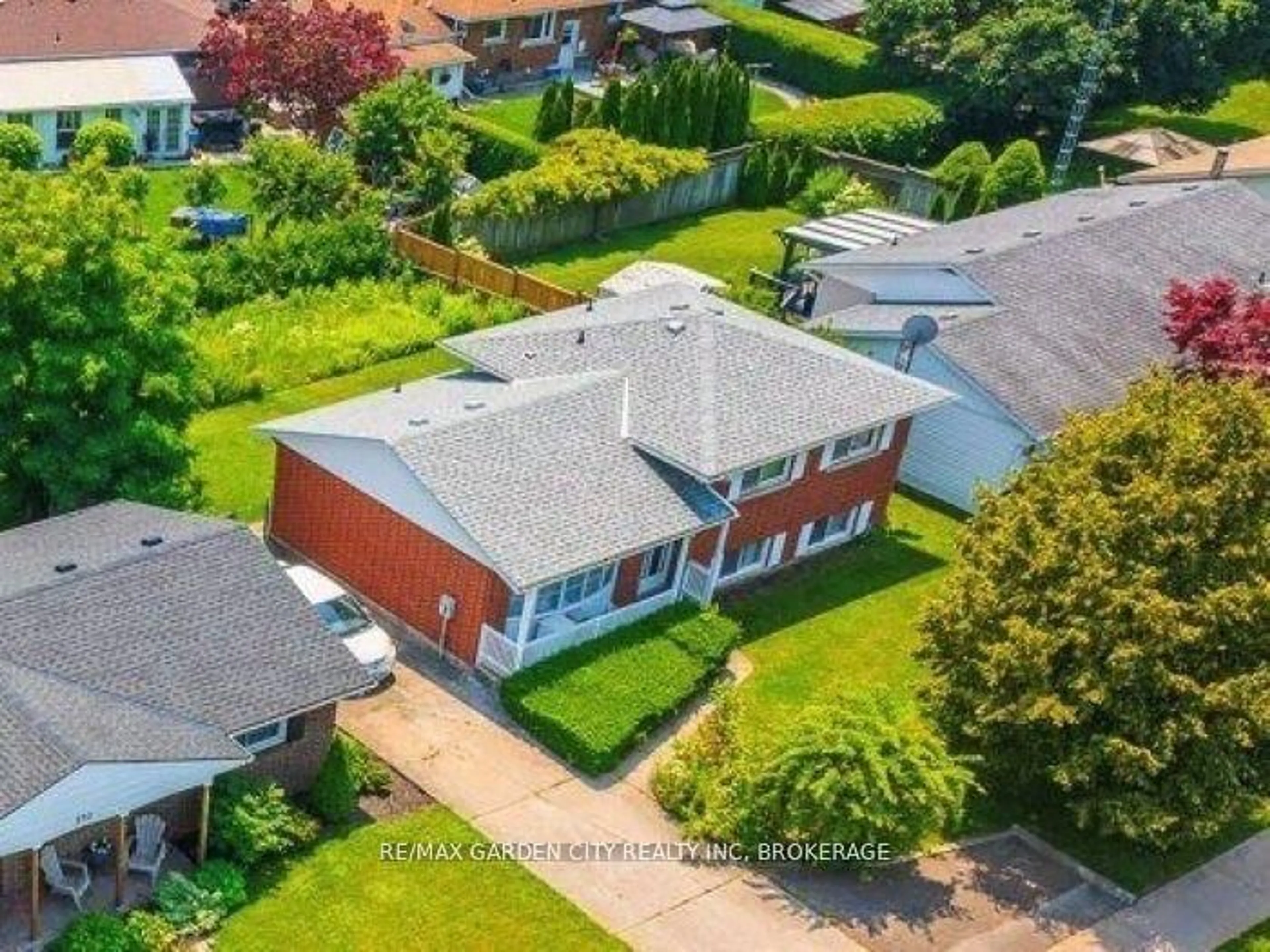 A pic from outside/outdoor area/front of a property/back of a property/a pic from drone, street for 230 Lakeshore Rd, St. Catharines Ontario L2M 1R5