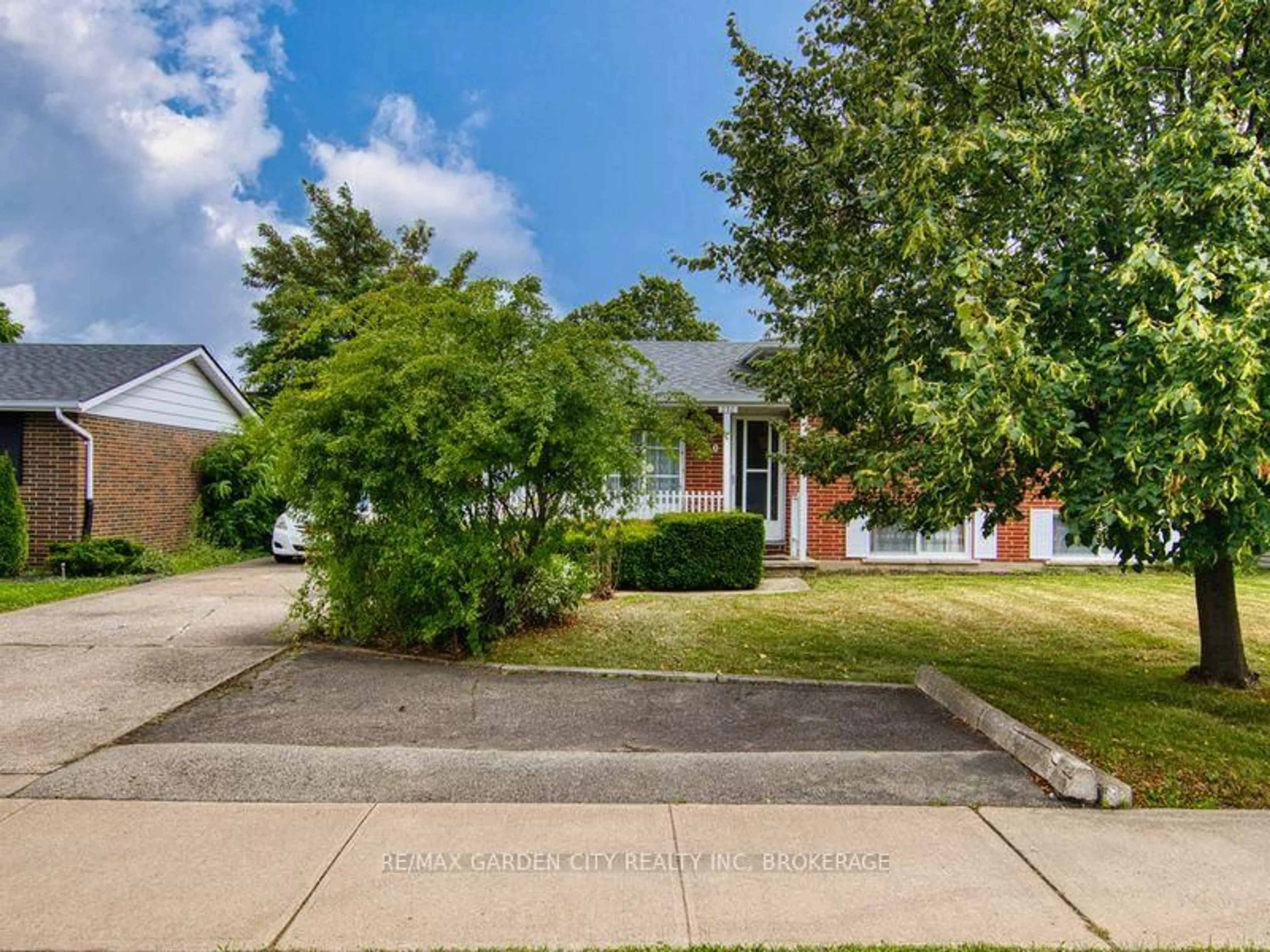 Unknown for 230 Lakeshore Rd, St. Catharines Ontario L2M 1R5