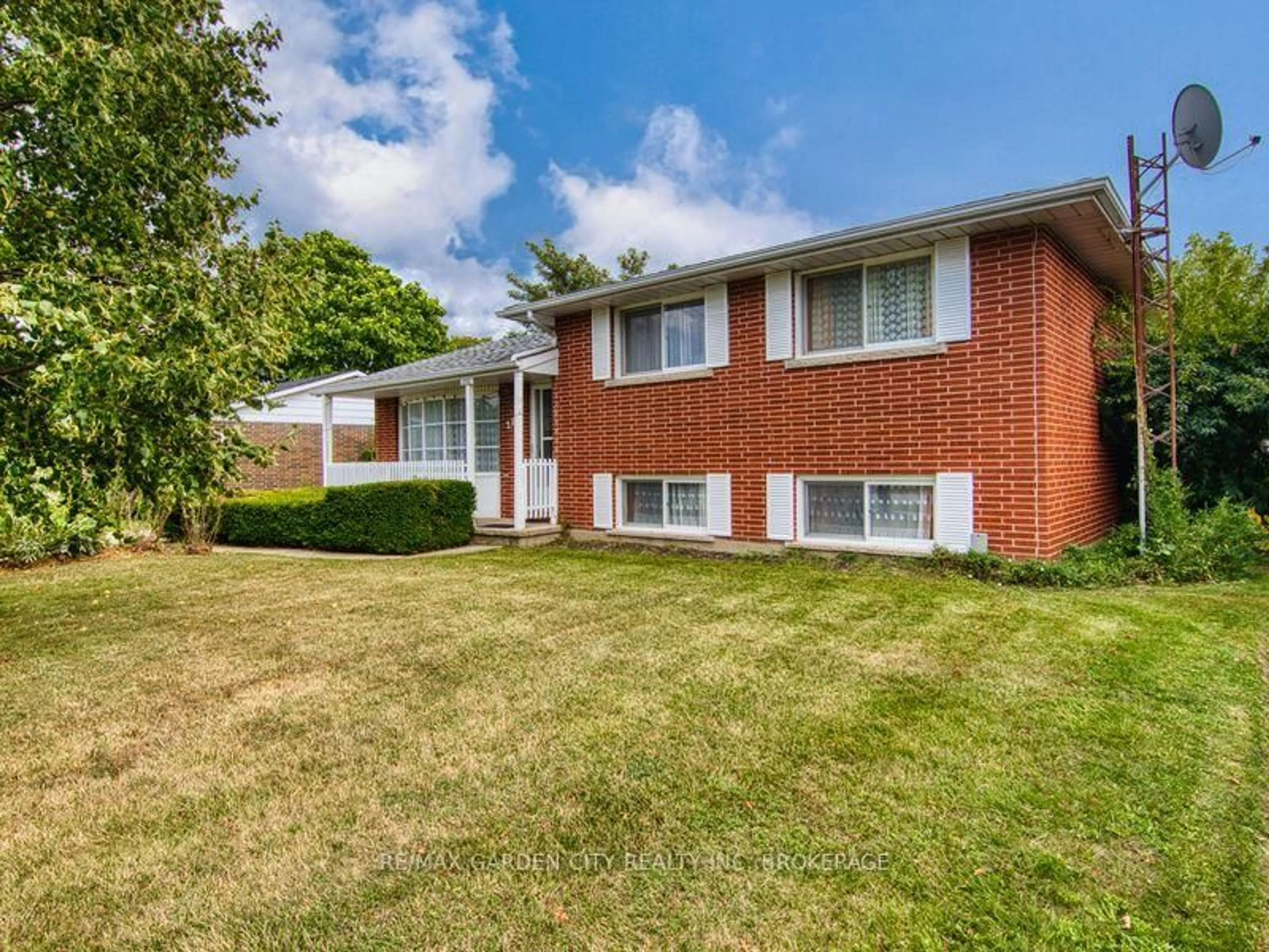 Home with brick exterior material, street for 230 Lakeshore Rd, St. Catharines Ontario L2M 1R5