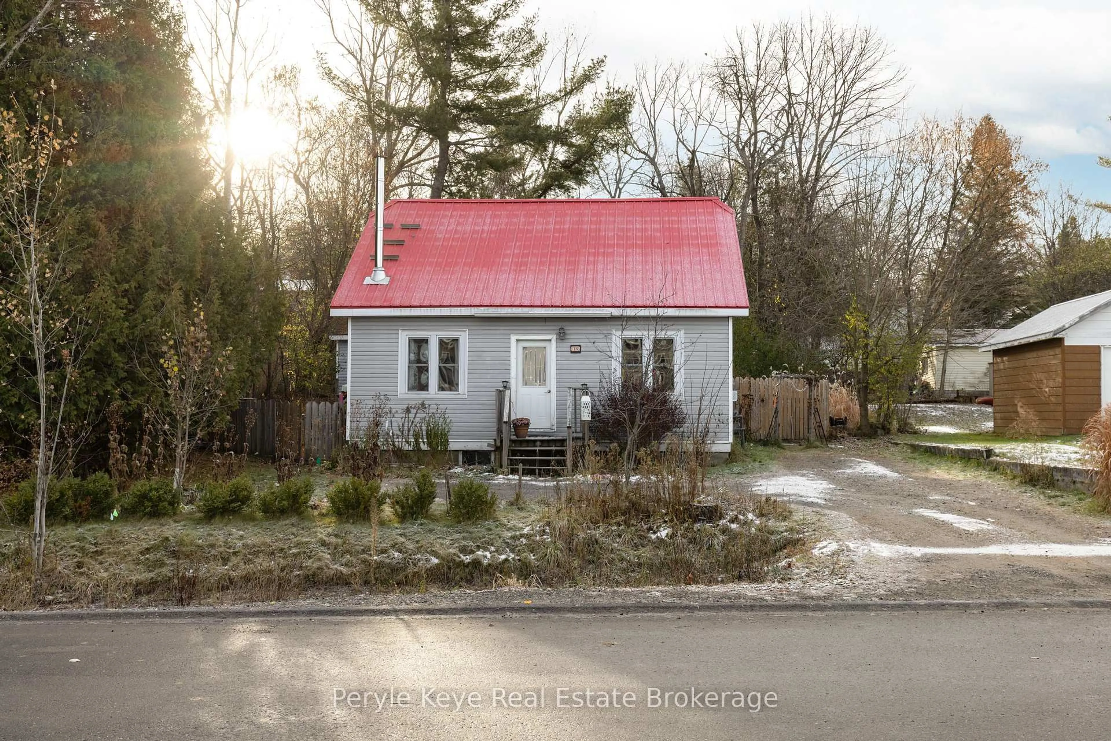 Shed for 15 East Elliott St, Huntsville Ontario P1H 1W8