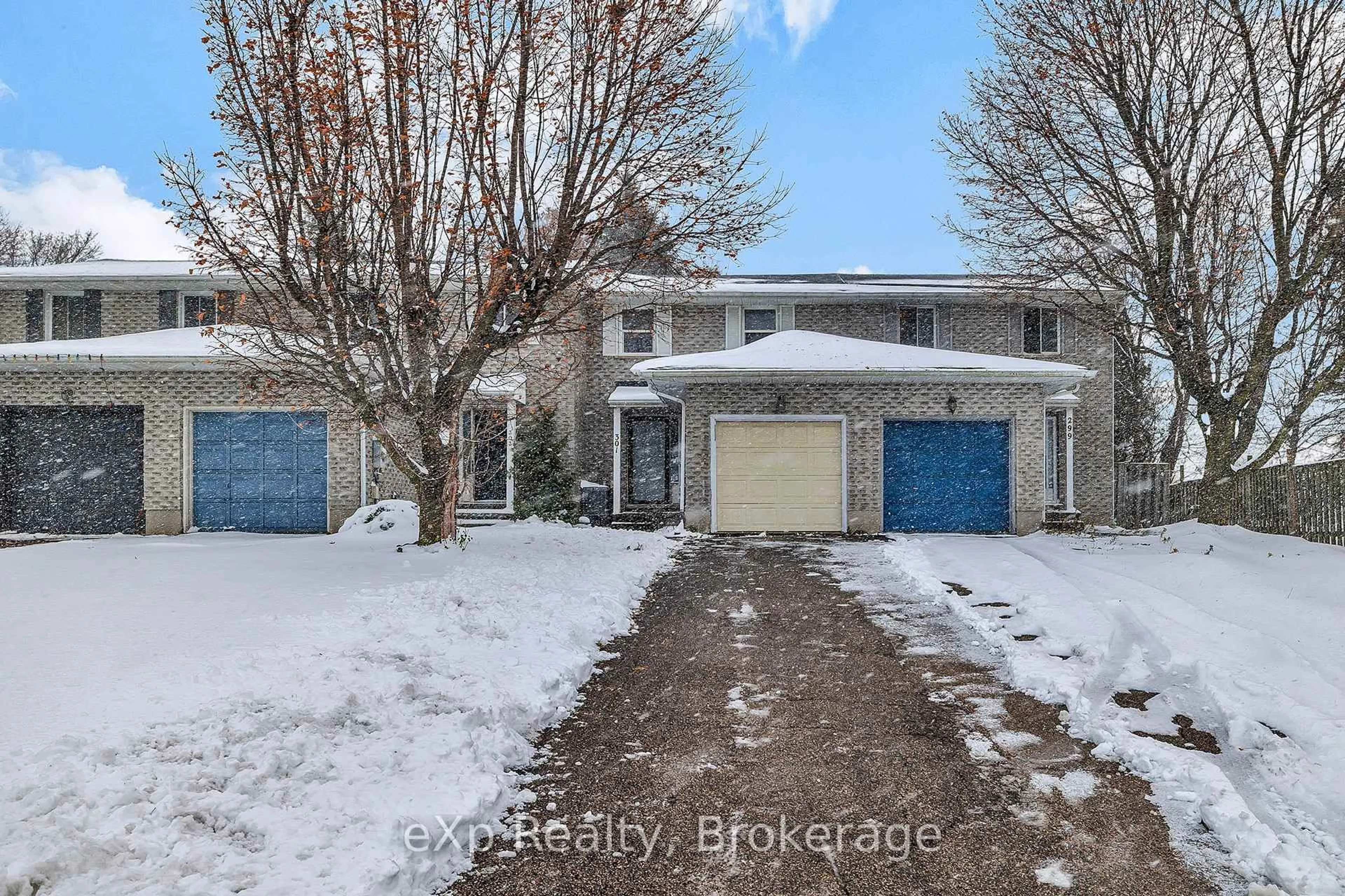 A pic from outside/outdoor area/front of a property/back of a property/a pic from drone, street for 301 Clyde Rd, Cambridge Ontario N1R 1L5