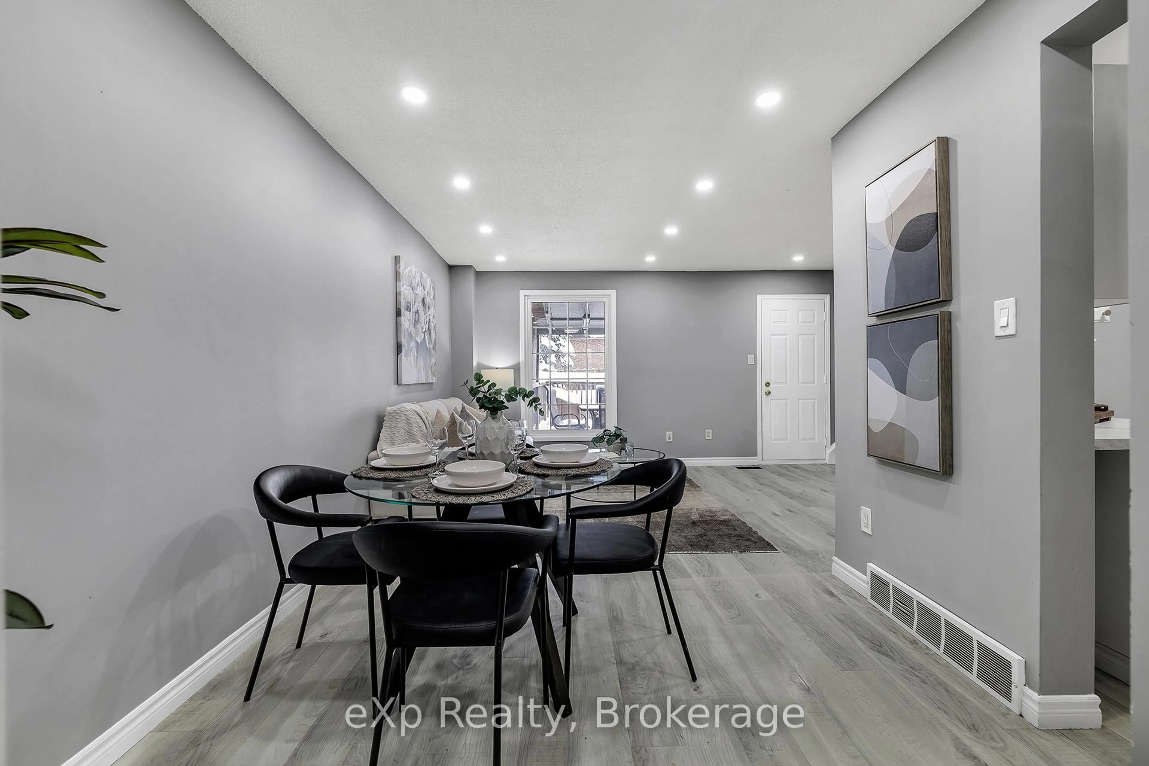 Dining room, ceramic/tile floor for 301 Clyde Rd, Cambridge Ontario N1R 1L5