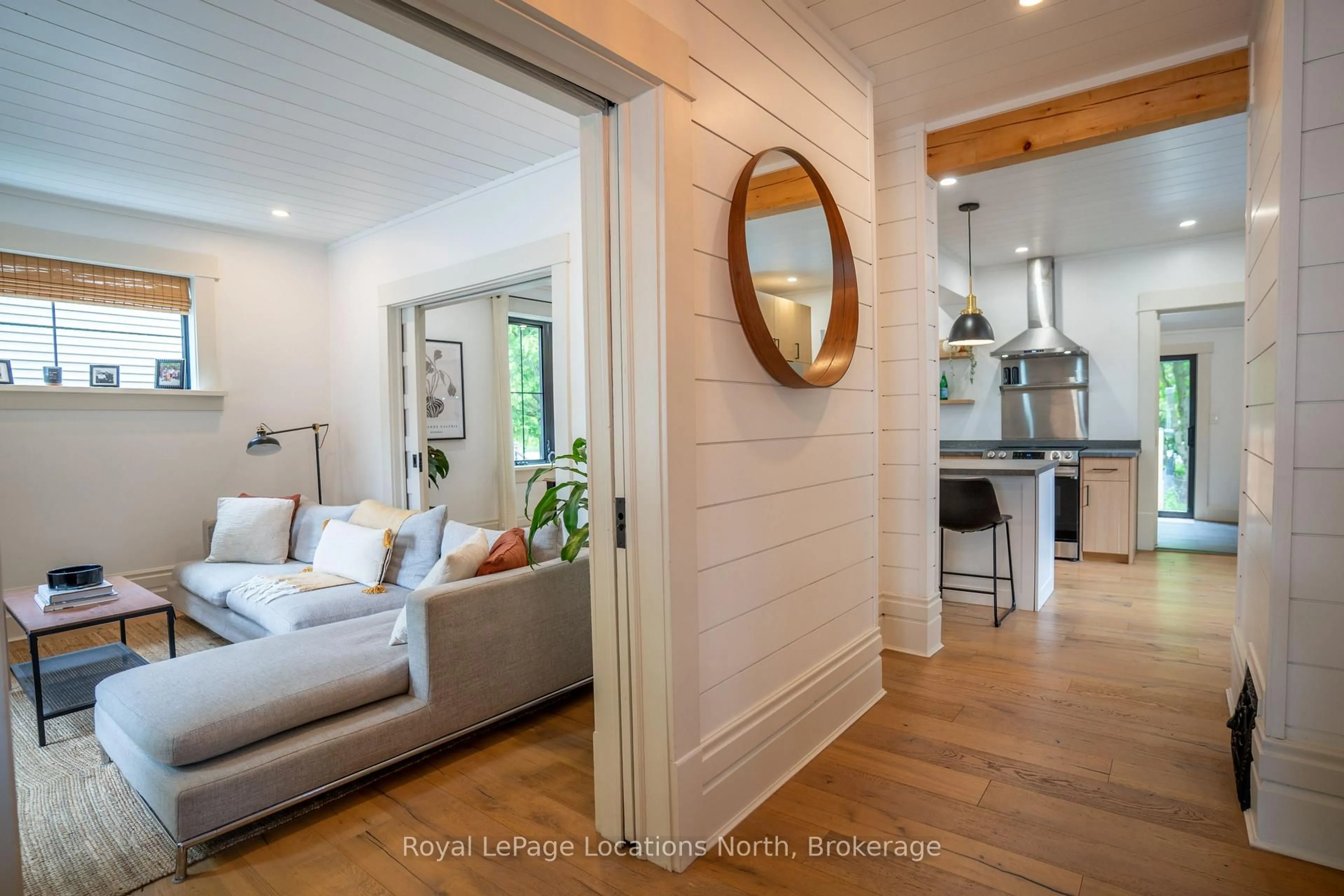 Indoor entryway for 24 Marshall St, Meaford Ontario N4L 1E3