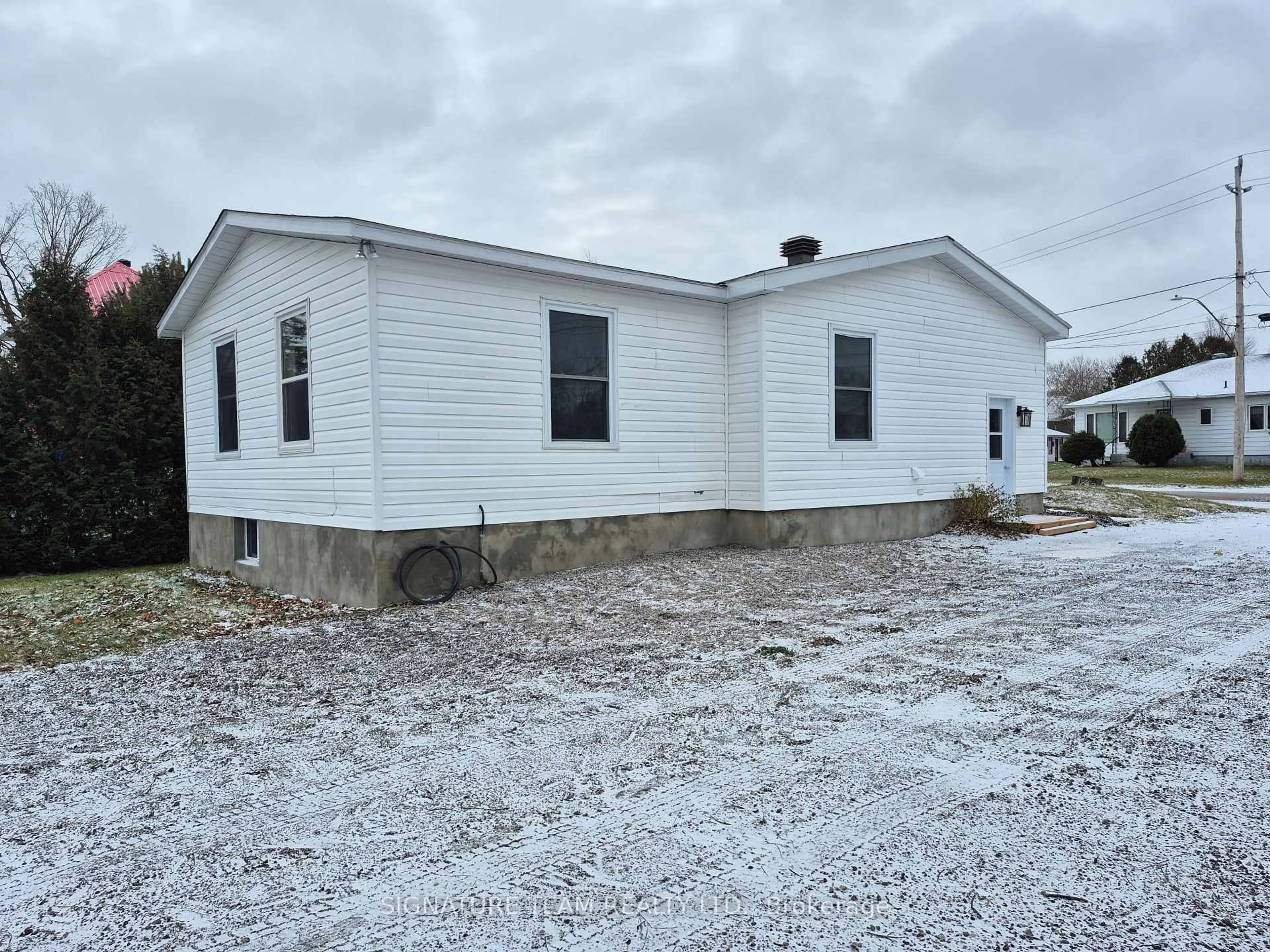 Unknown for 17 Vankessel St, Cobden Ontario K0J 1K0